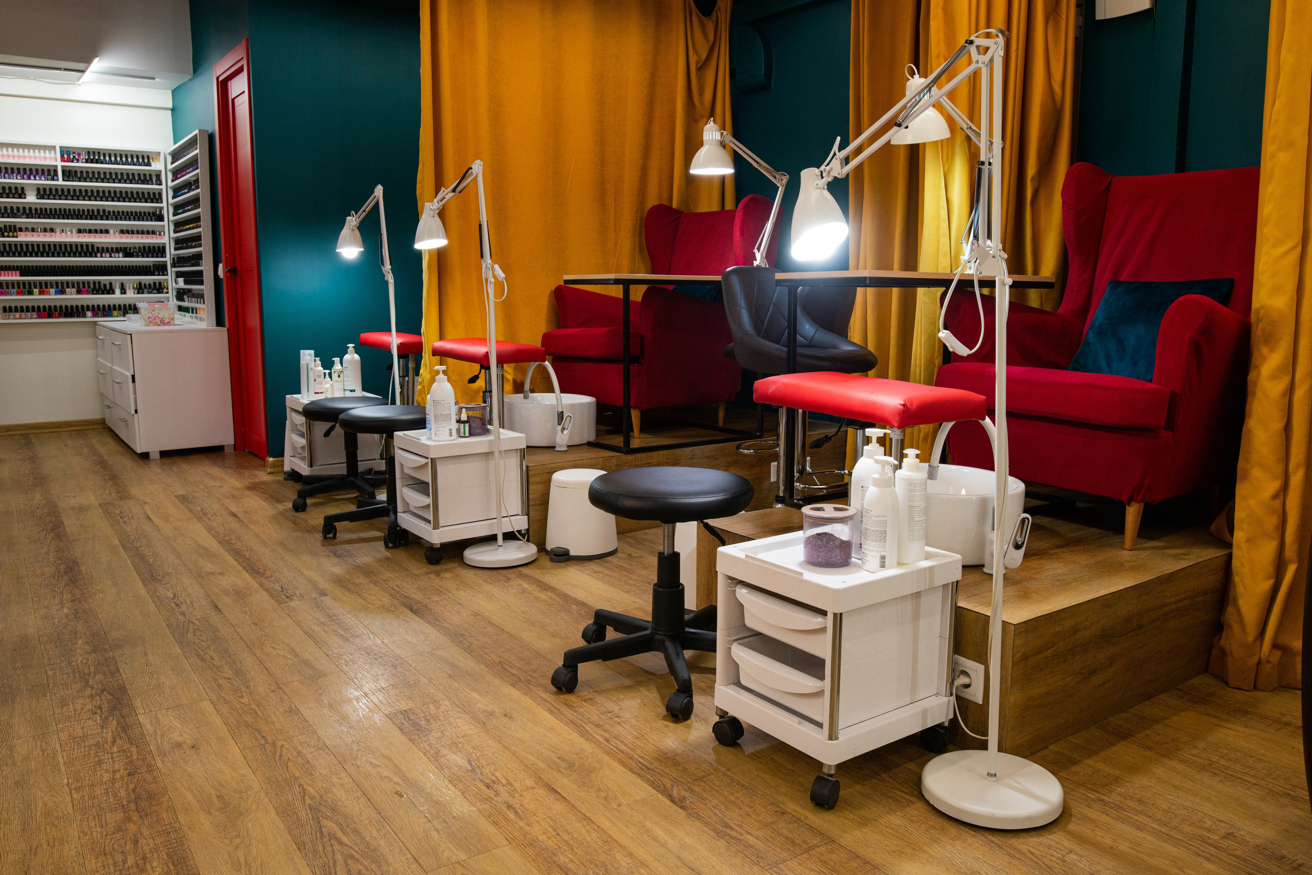 Интерьерная фотосъёмка салонов красоты Force Majeure. Репортажный и персональный фотограф в Москве