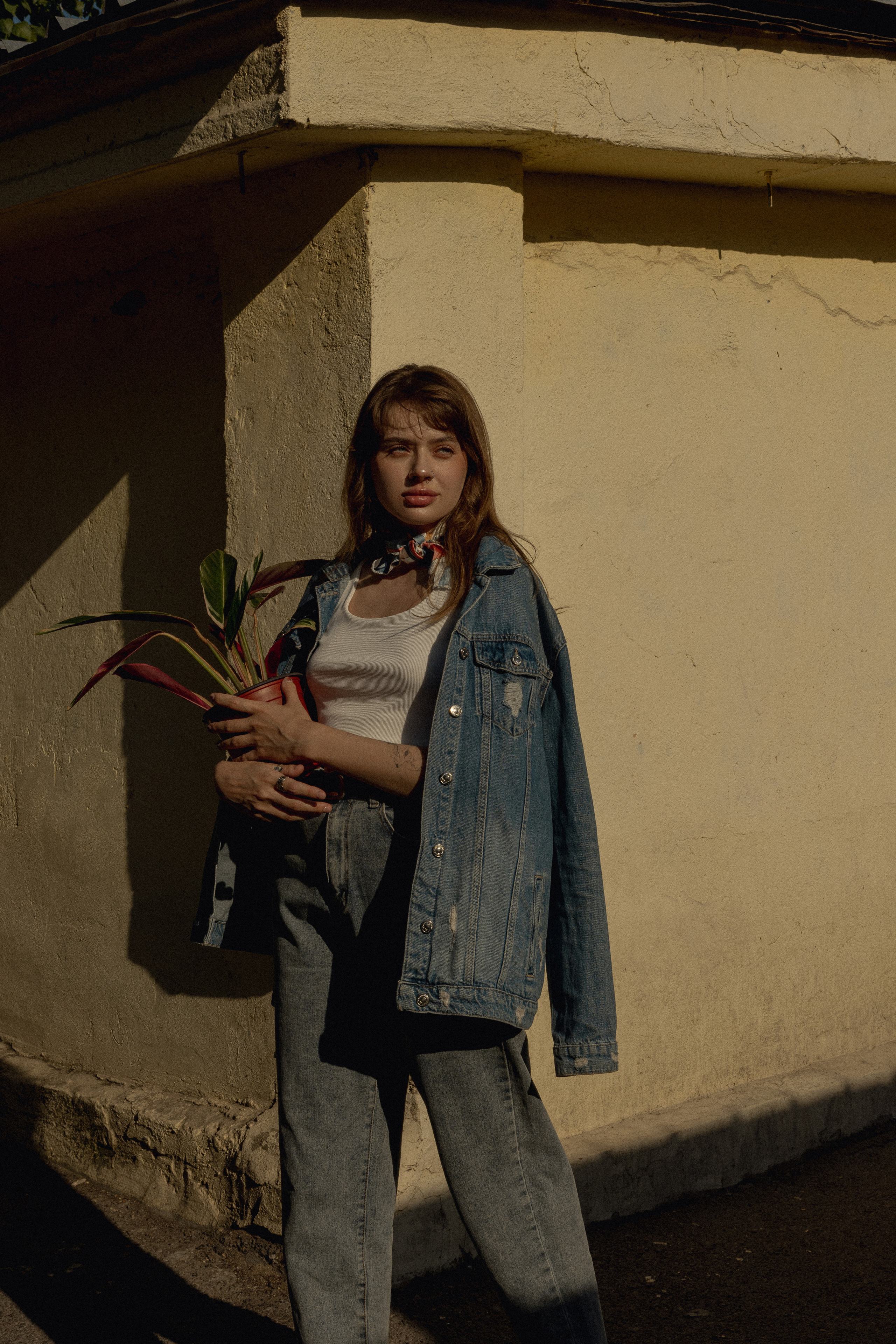 Фотосессия Ани с цветком. Фотографирую пары и индивидуальные съемки в Алматы Шунько Ирина