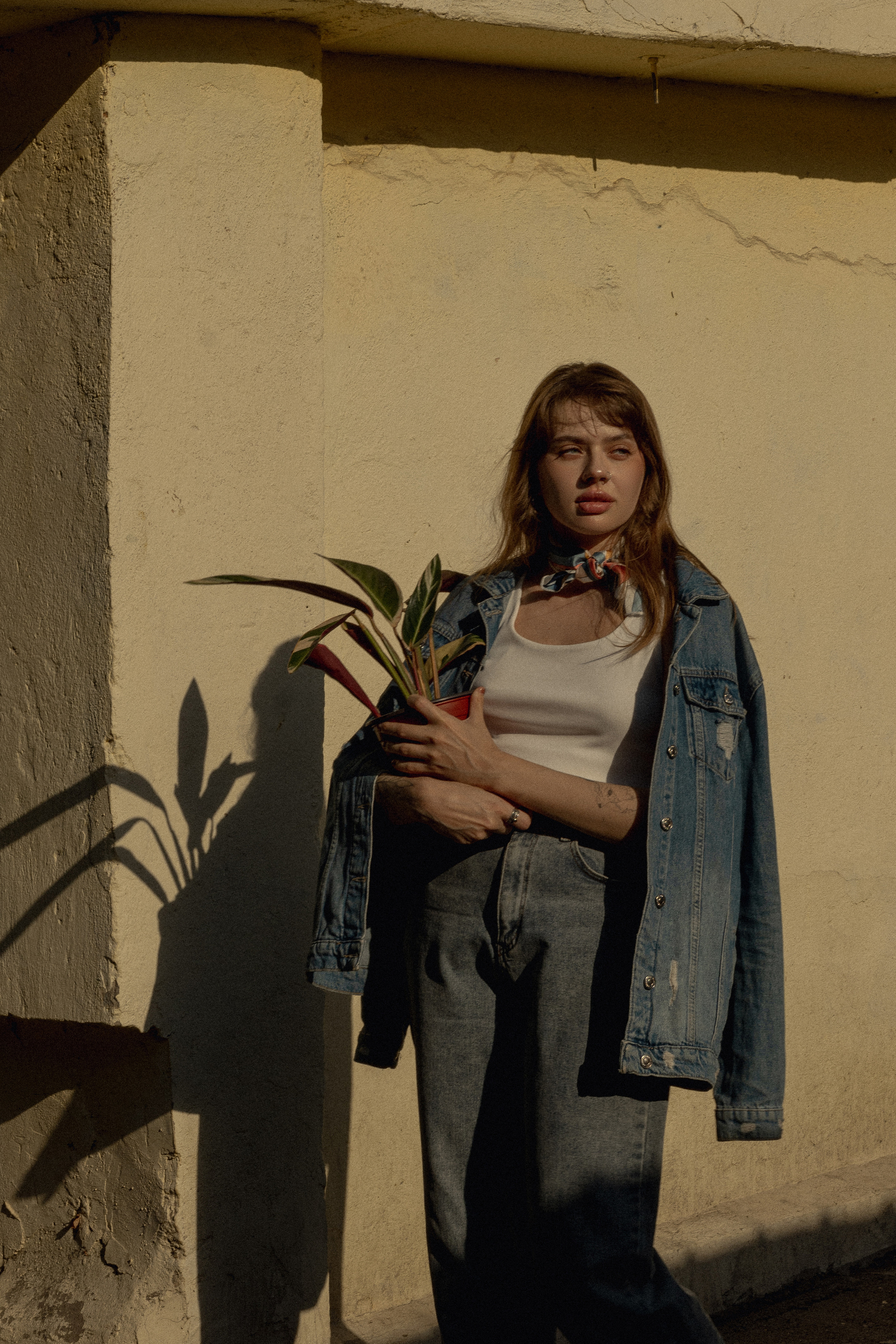 Фотосессия Ани с цветком. Фотографирую пары и индивидуальные съемки в Алматы Шунько Ирина