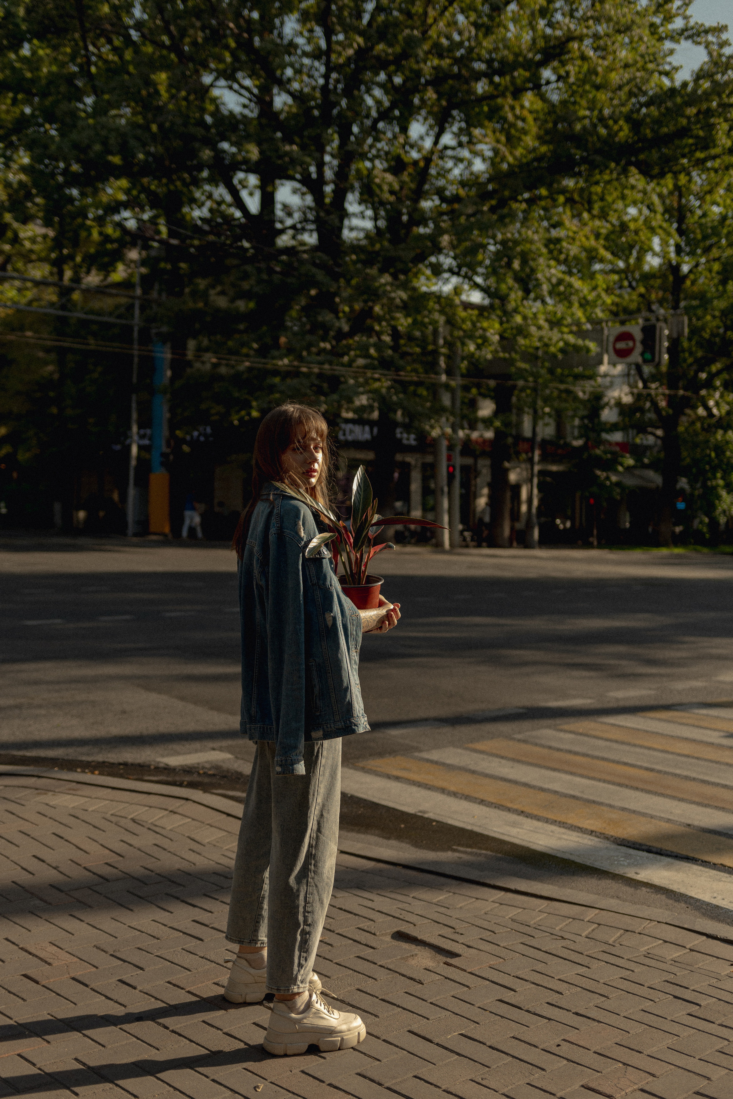 Фотосессия Ани с цветком. Фотографирую пары и индивидуальные съемки в Алматы Шунько Ирина