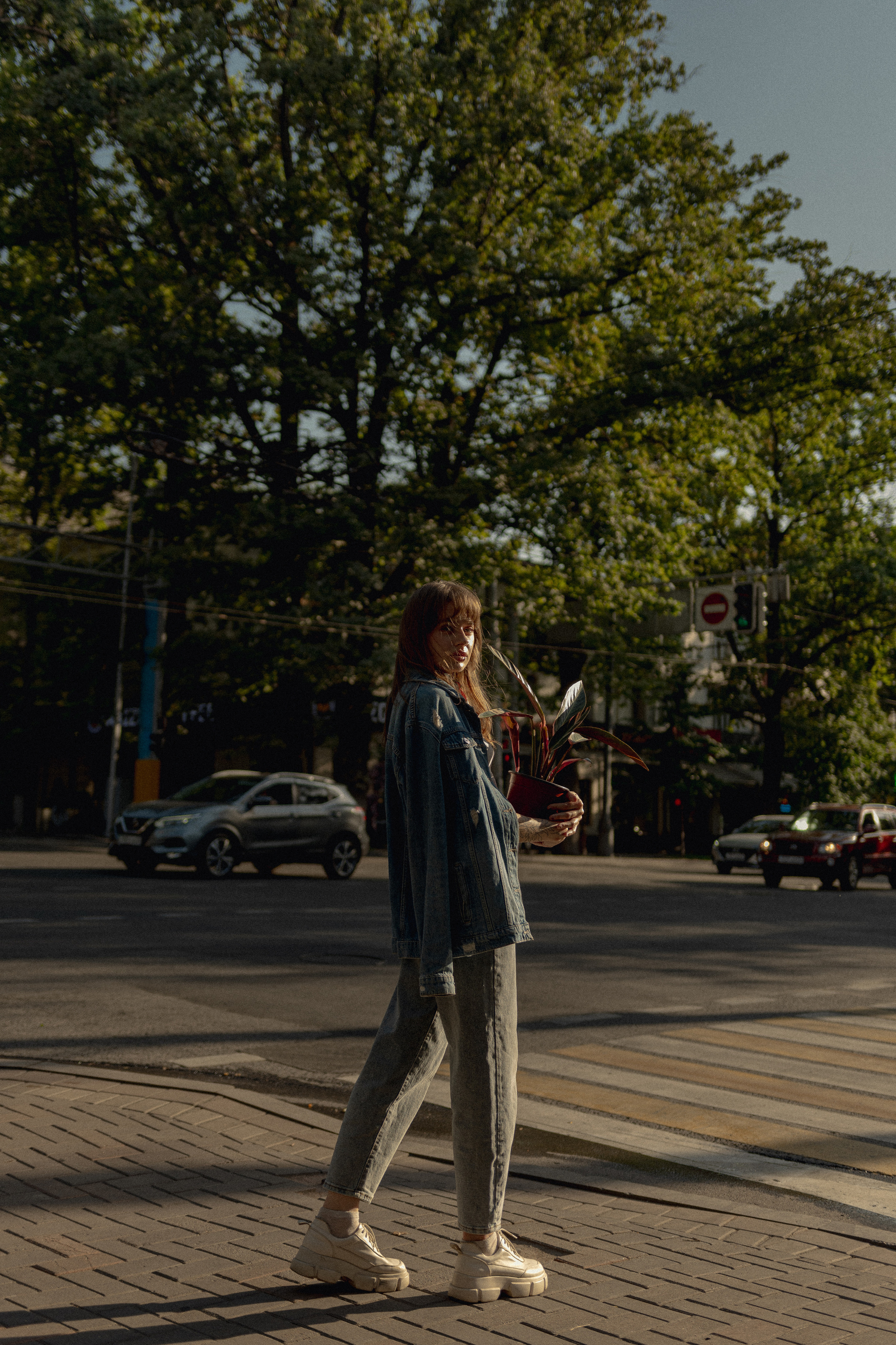 Фотосессия Ани с цветком. Фотографирую пары и индивидуальные съемки в Алматы Шунько Ирина