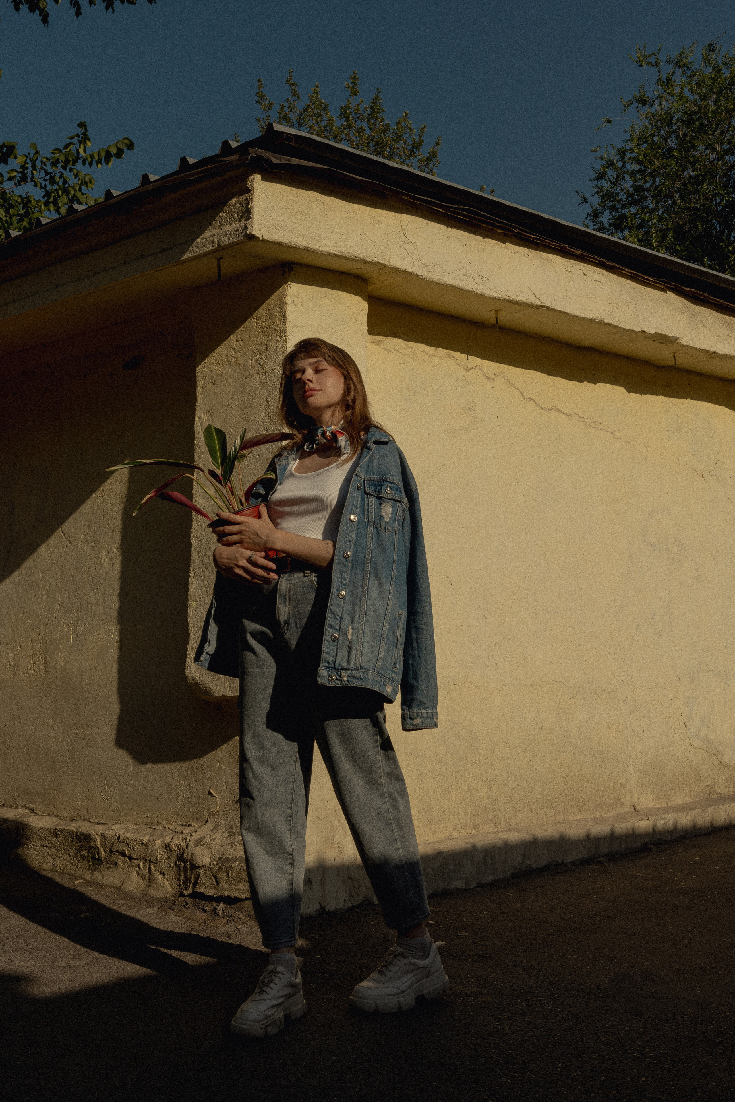 Фотосессия Ани с цветком. Фотографирую пары и индивидуальные съемки в Алматы Шунько Ирина