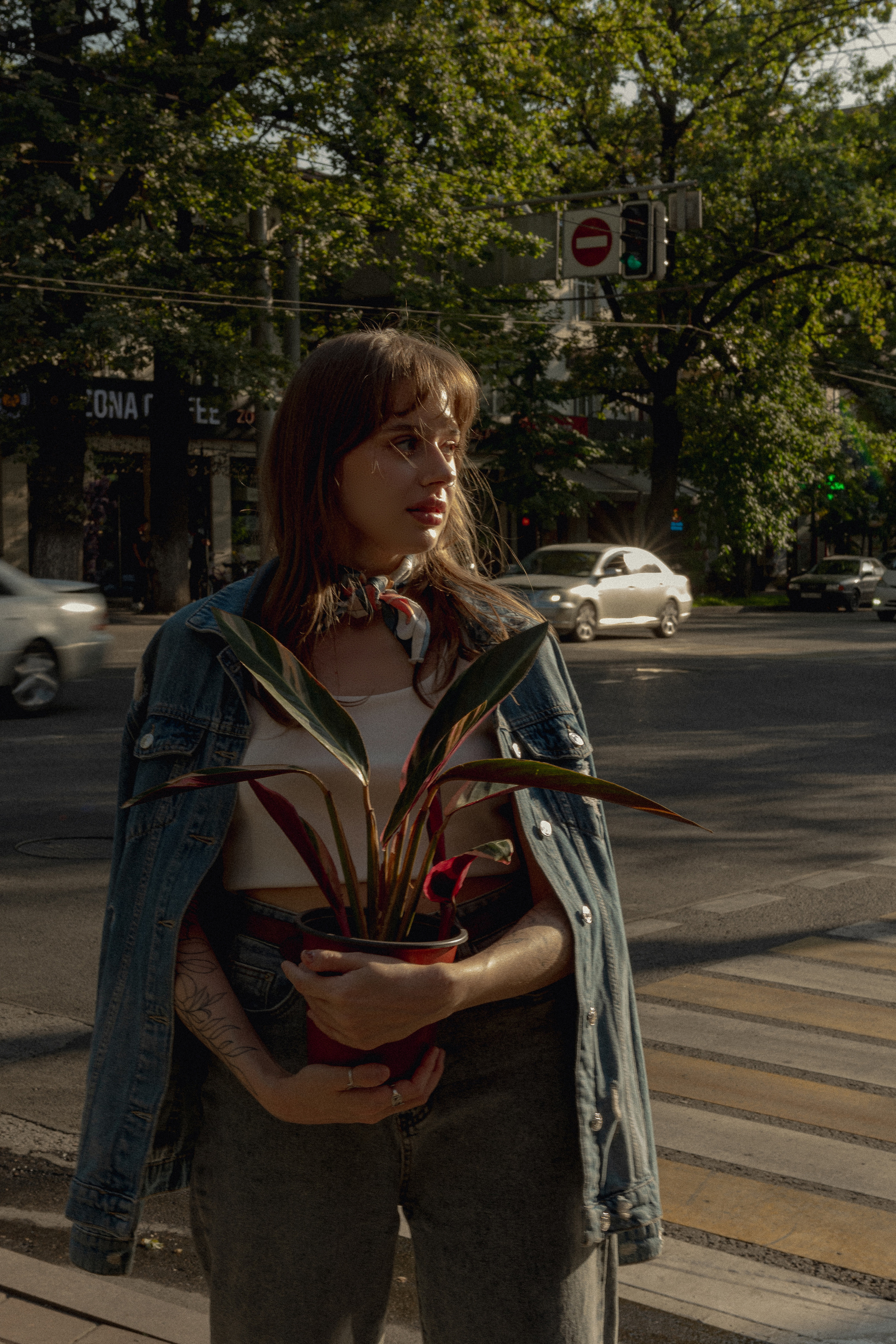 Фотосессия Ани с цветком. Фотографирую пары и индивидуальные съемки в Алматы Шунько Ирина