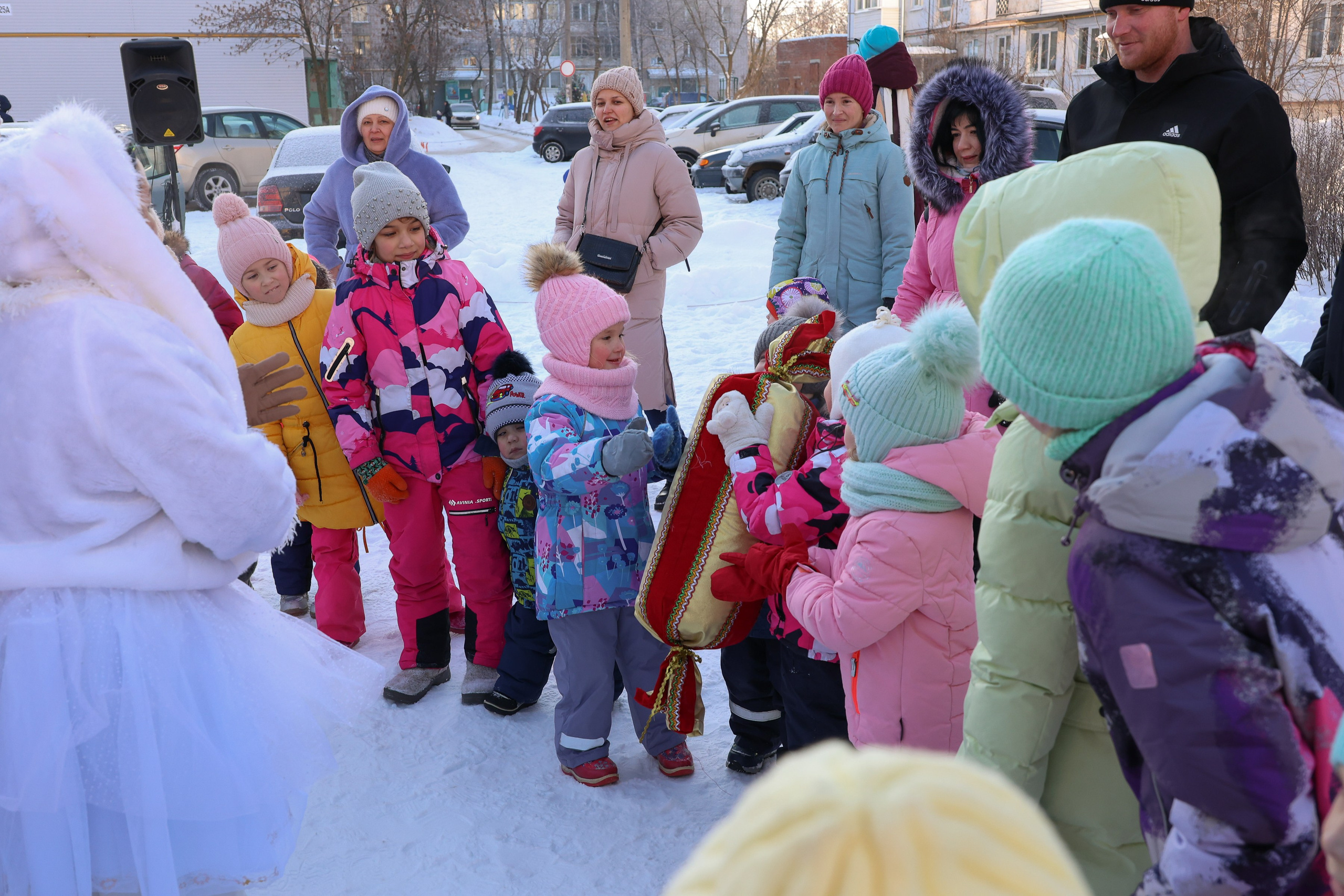 Новогодний праздник на улице