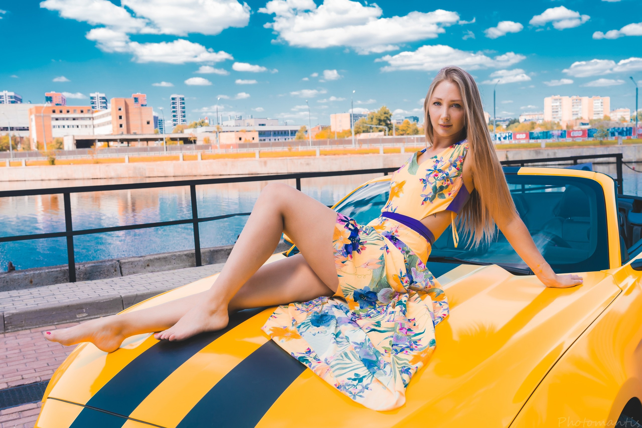 Девушки с авто. Photomantis