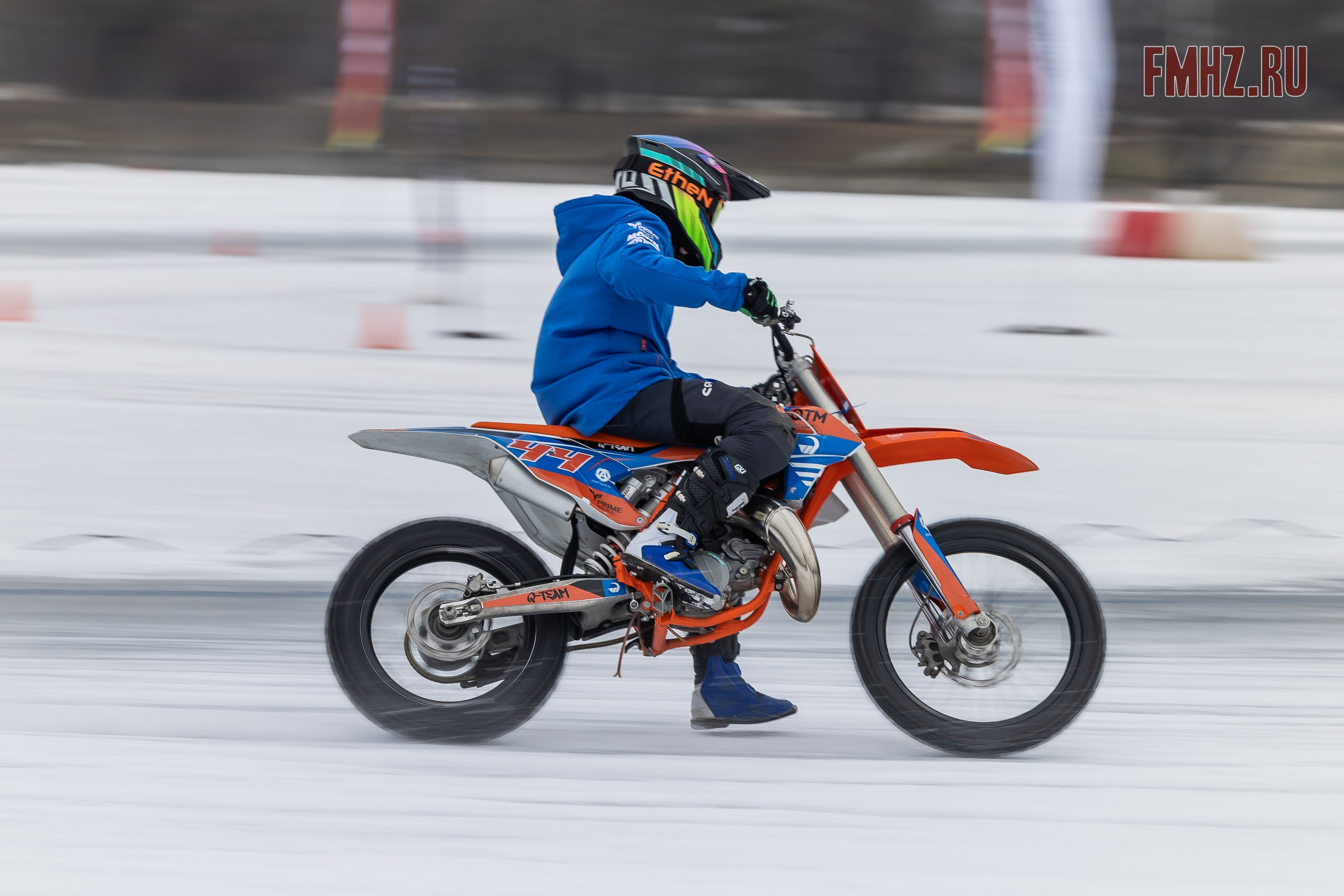 Первый этап Кубка МФР по мотокроссу на льду Большого Крылатского пруда в Москве. 8 февраля 2025 г. Фотограф Владимир Охрименко