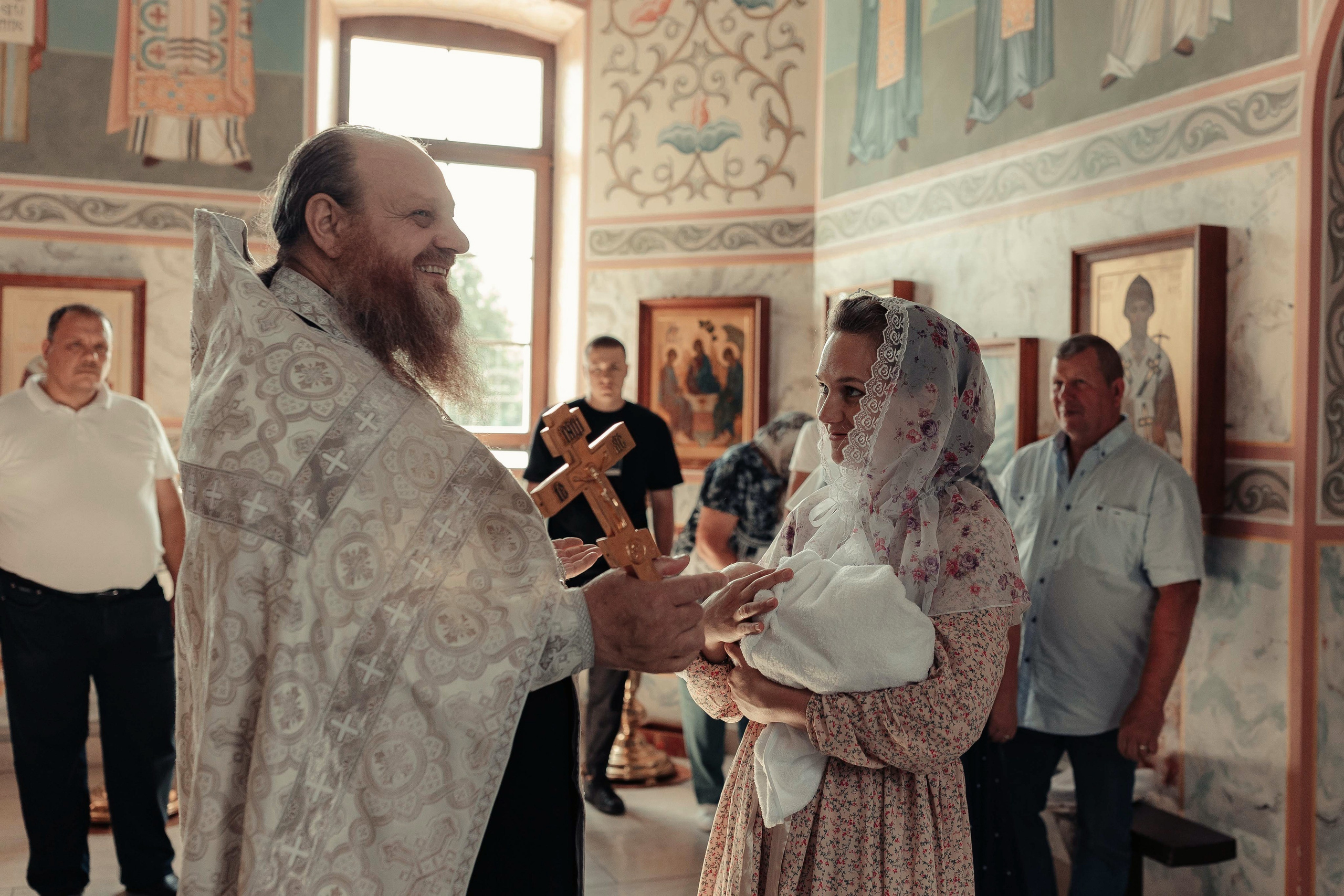 Фото съемка таинства крещения в храме Нижнего Новгорода. Алексей Шаров — свадебный и репортажный фотограф в Нижнем Новгороде