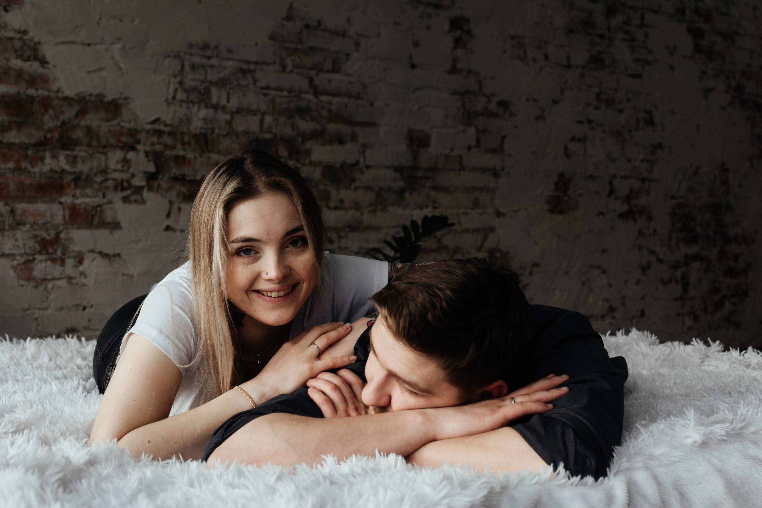 Нежности в студии (Никита, Вера). Портретный и репортажный Фотограф в Москве Александра Комарницкая