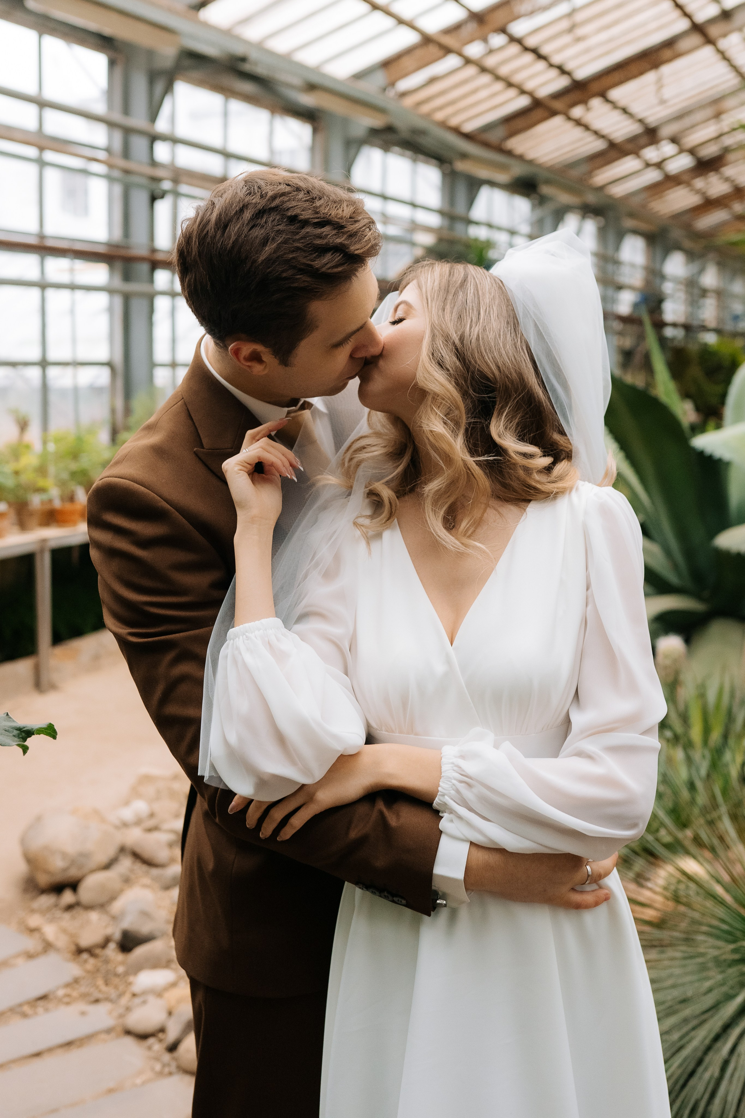Свадебная фотосессия в оранжерее, Москва. Свадебный фотограф в Москве Анна Полушина