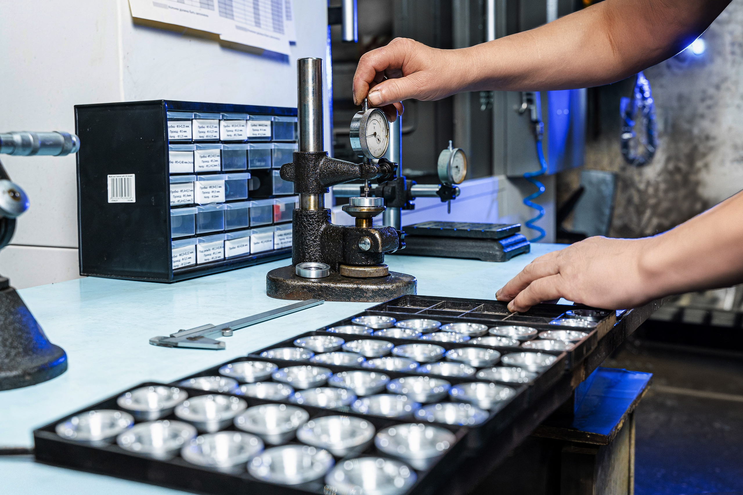 Готовые металлические детали и контроль качества