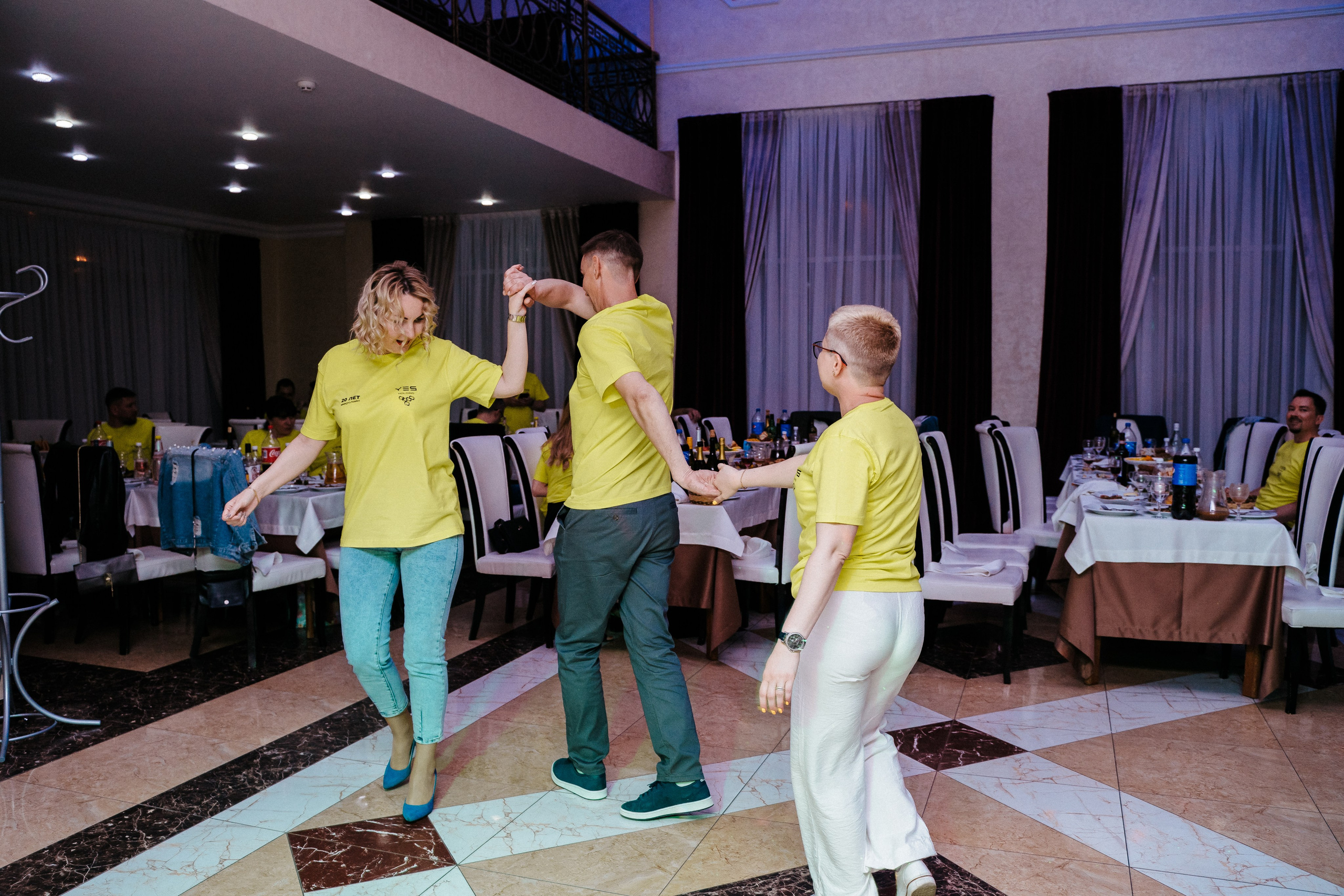 Yes Holding. Свадебный фотограф в Симферополе