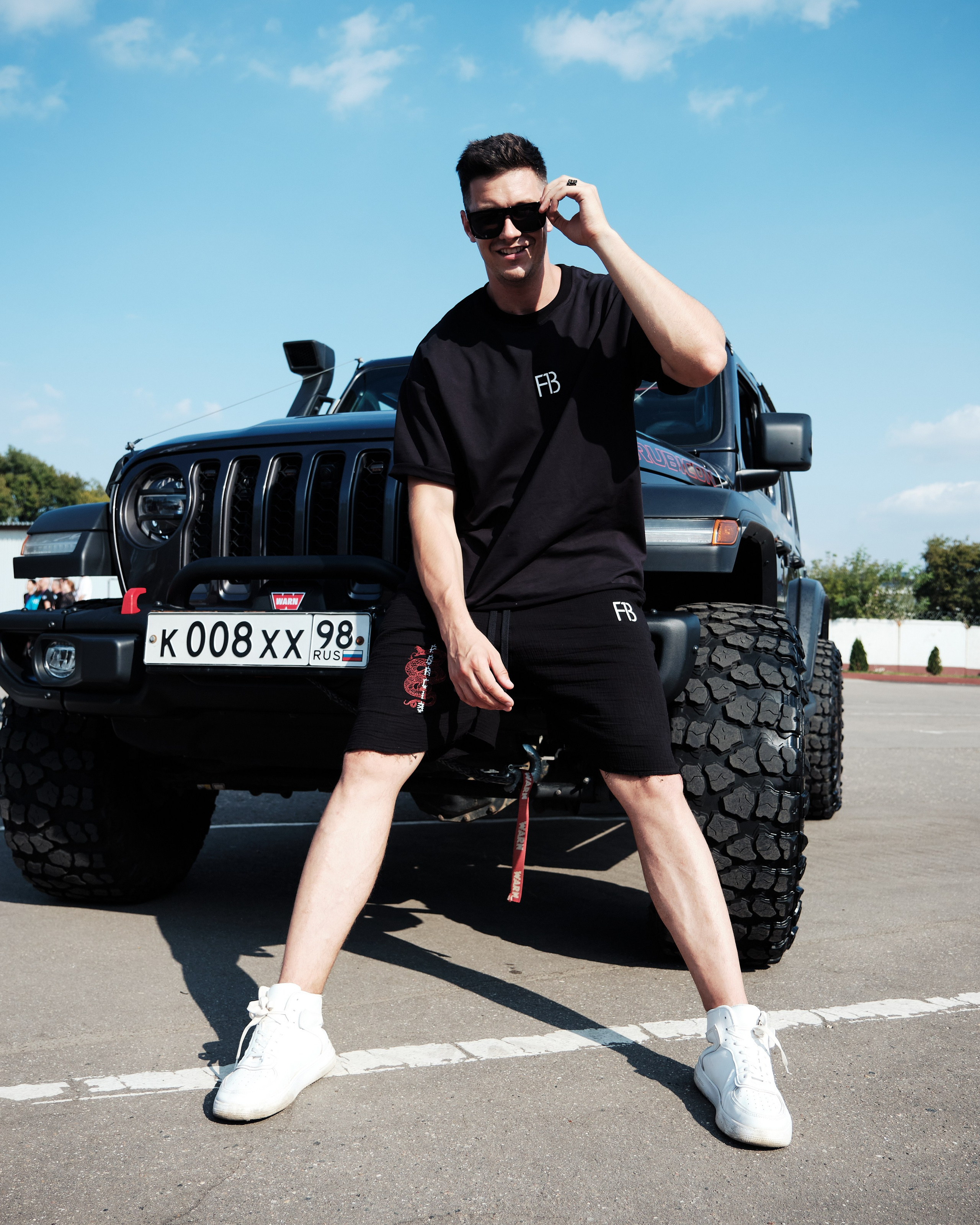 Мужская фотосессия с автомобилем в Москве фотограф Виктория Колышева