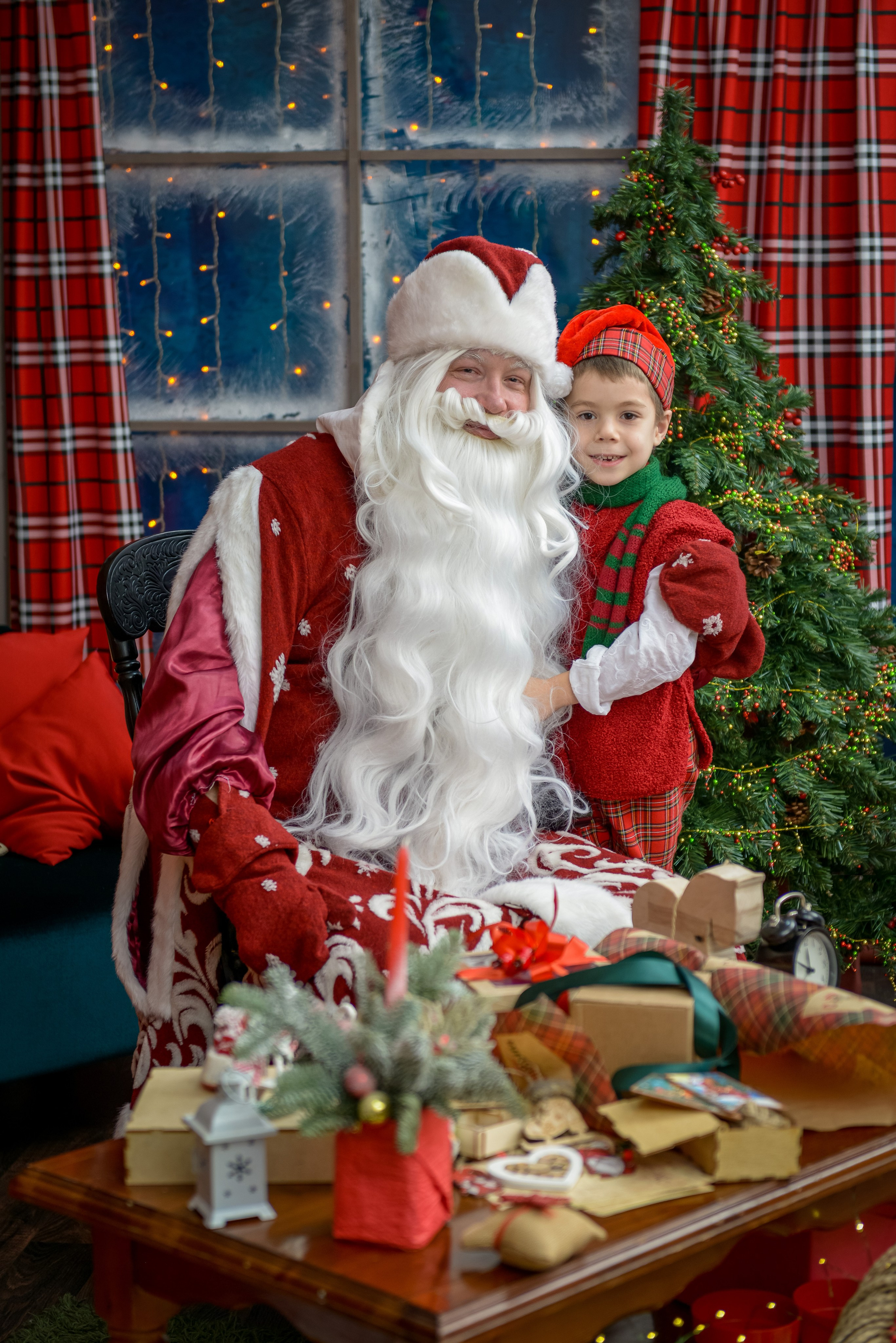 Встреча с Дедом Морозом (ежегодный). Татьяна Гойда портретный и семейный фотограф Ленск. Выпускные альбомы