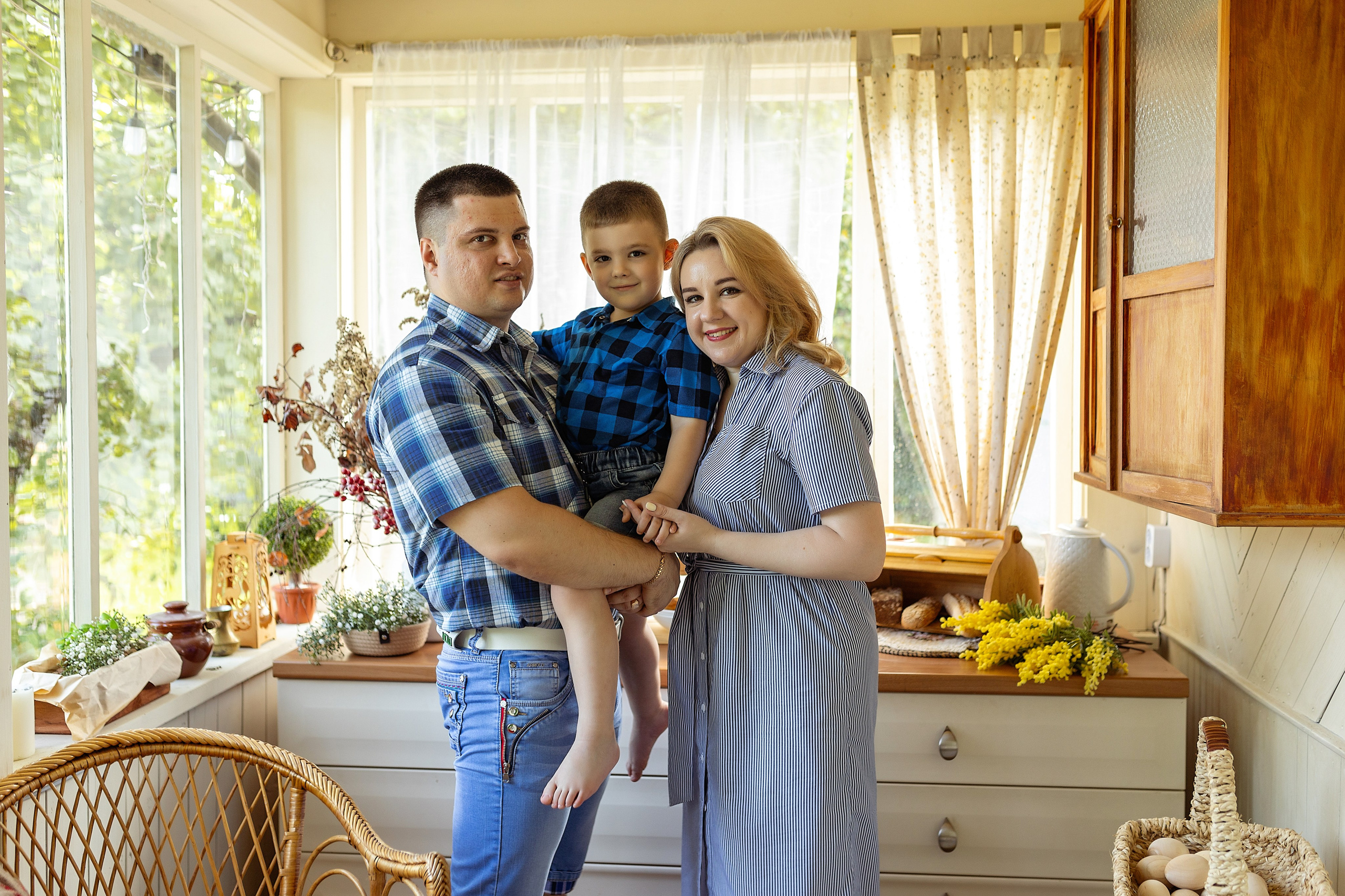 Семейная фотосессия на фотодаче в Купавне. Фотограф в Железнодорожном и Балашихе