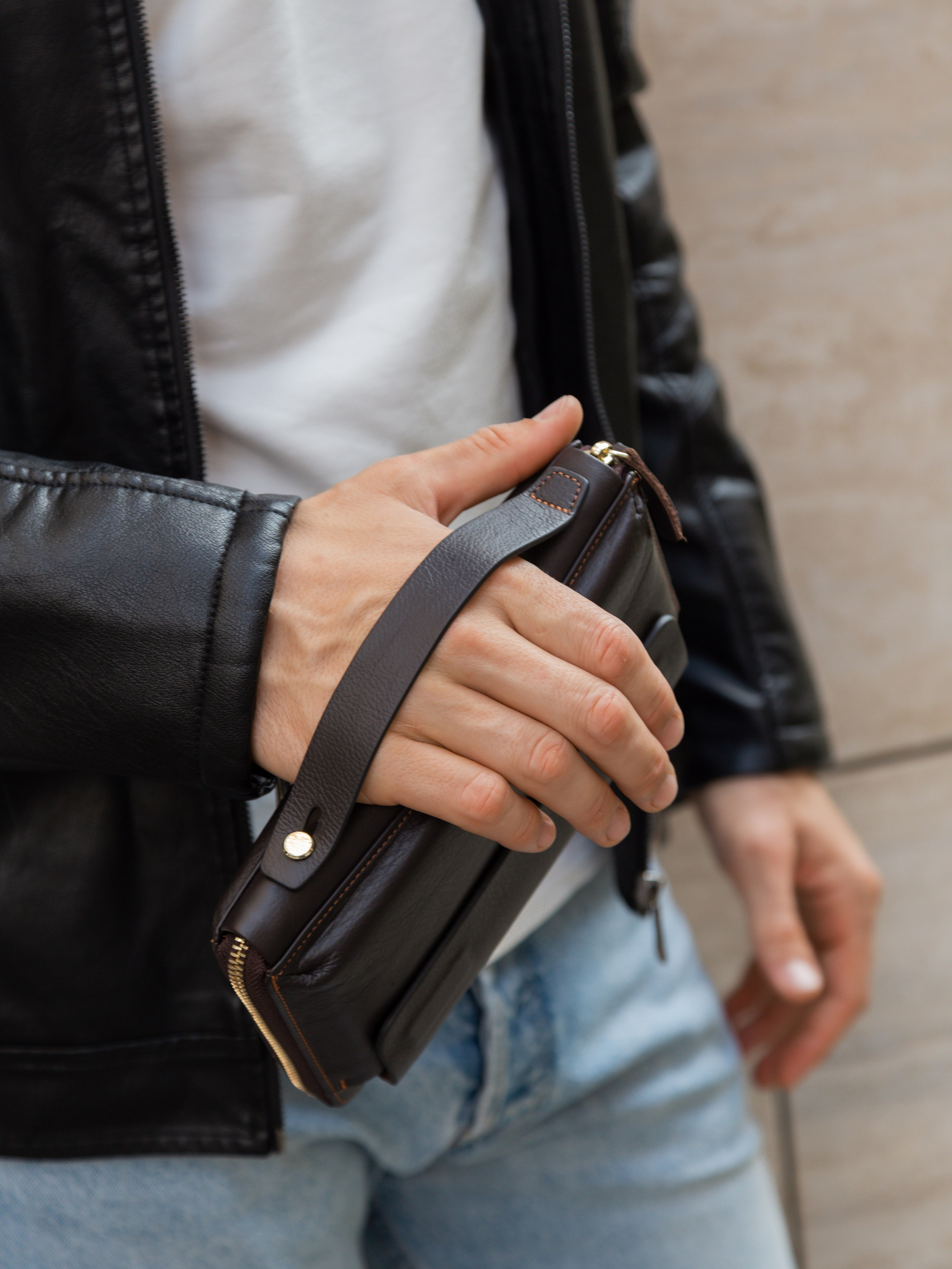 Коммерческая фотосессия мужских сумок для маркетплейсов и социальных сетей. Fashion фотограф в Санкт-Петербурге Савинова Ирина