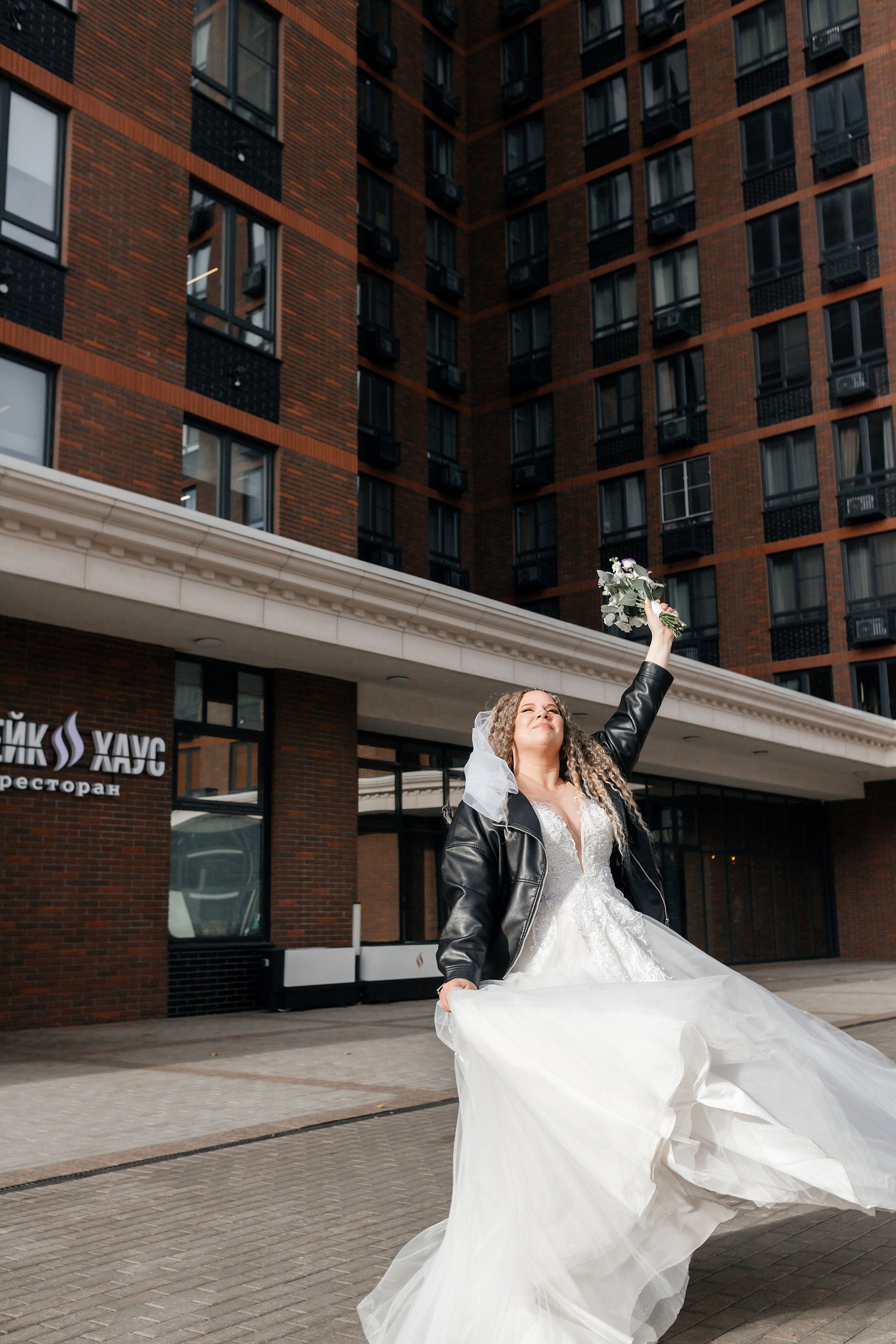 Ноябрьская свадьба в Сормовском ЗАГСе и в фотостудии Акт Первый. Свадебный фотограф и фотограф Love-Store в Нижнем Новгороде Анастасия