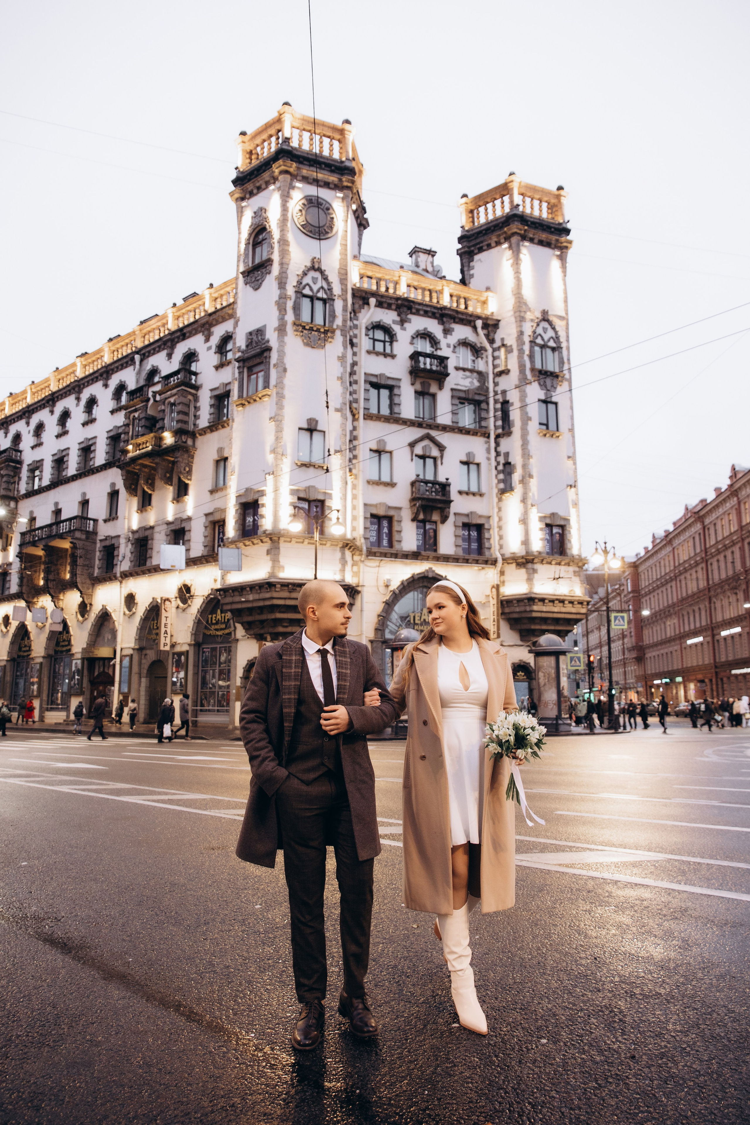 Свадебная фотосессия в загсе Петроградского района и прогулка. Фотограф в Санкт-Петербурге Разиля Идиятуллина