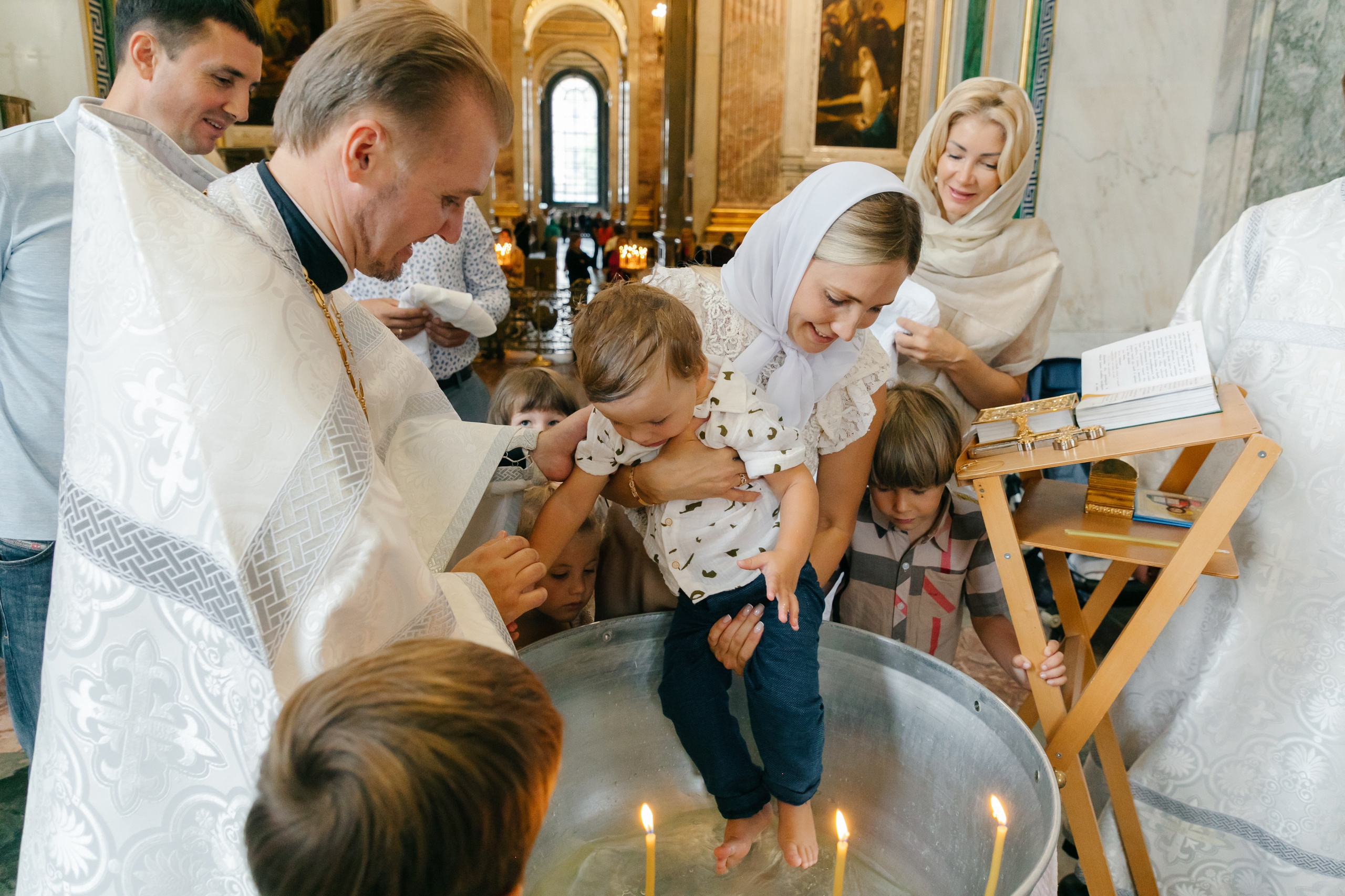 Крещение ребенка в Исаакиевском соборе, СПб. Фотограф крещение венчание в Петербурге! Помогает подобрать храм и посоветовал душевного батюшку в СПб