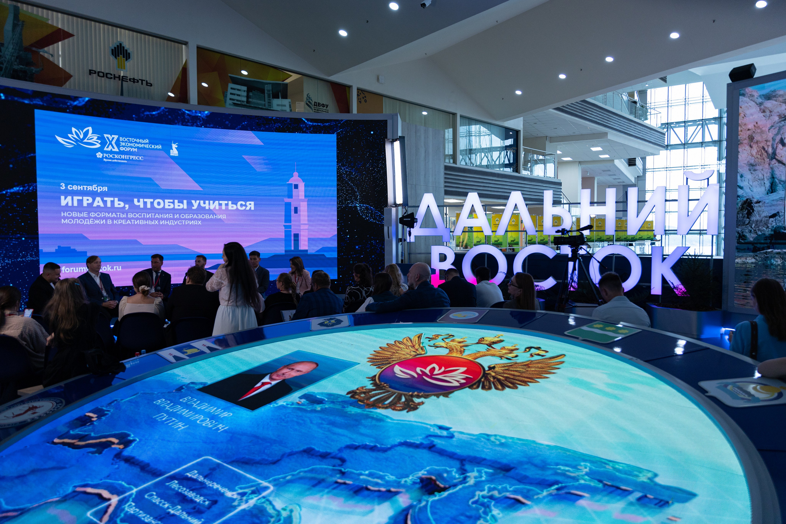 ВЭФ 2025. Олег Катакинов| Репортажный фотограф в городе у моря (Владивосток)