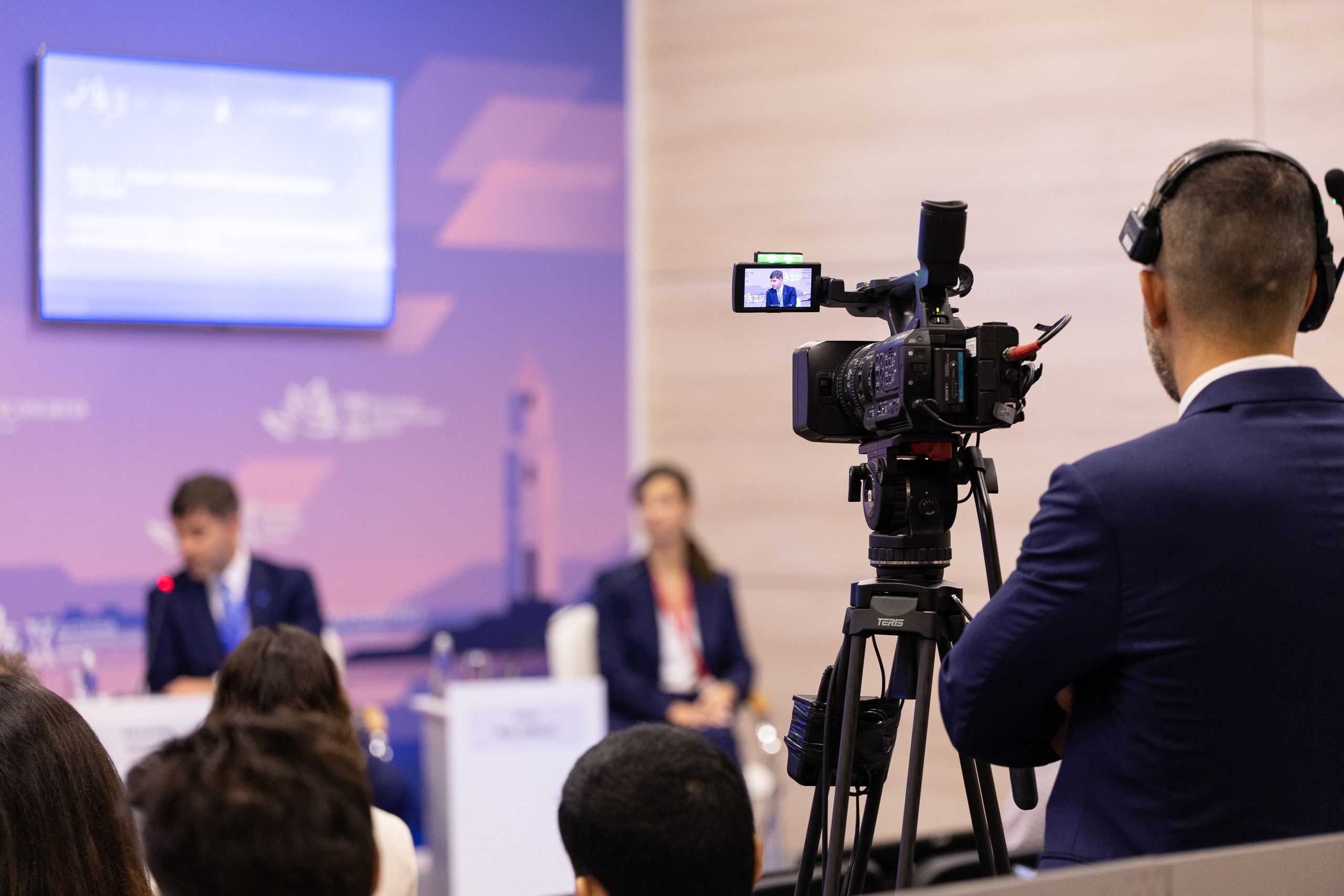 ВЭФ 2025. Олег Катакинов| Репортажный фотограф в городе у моря (Владивосток)