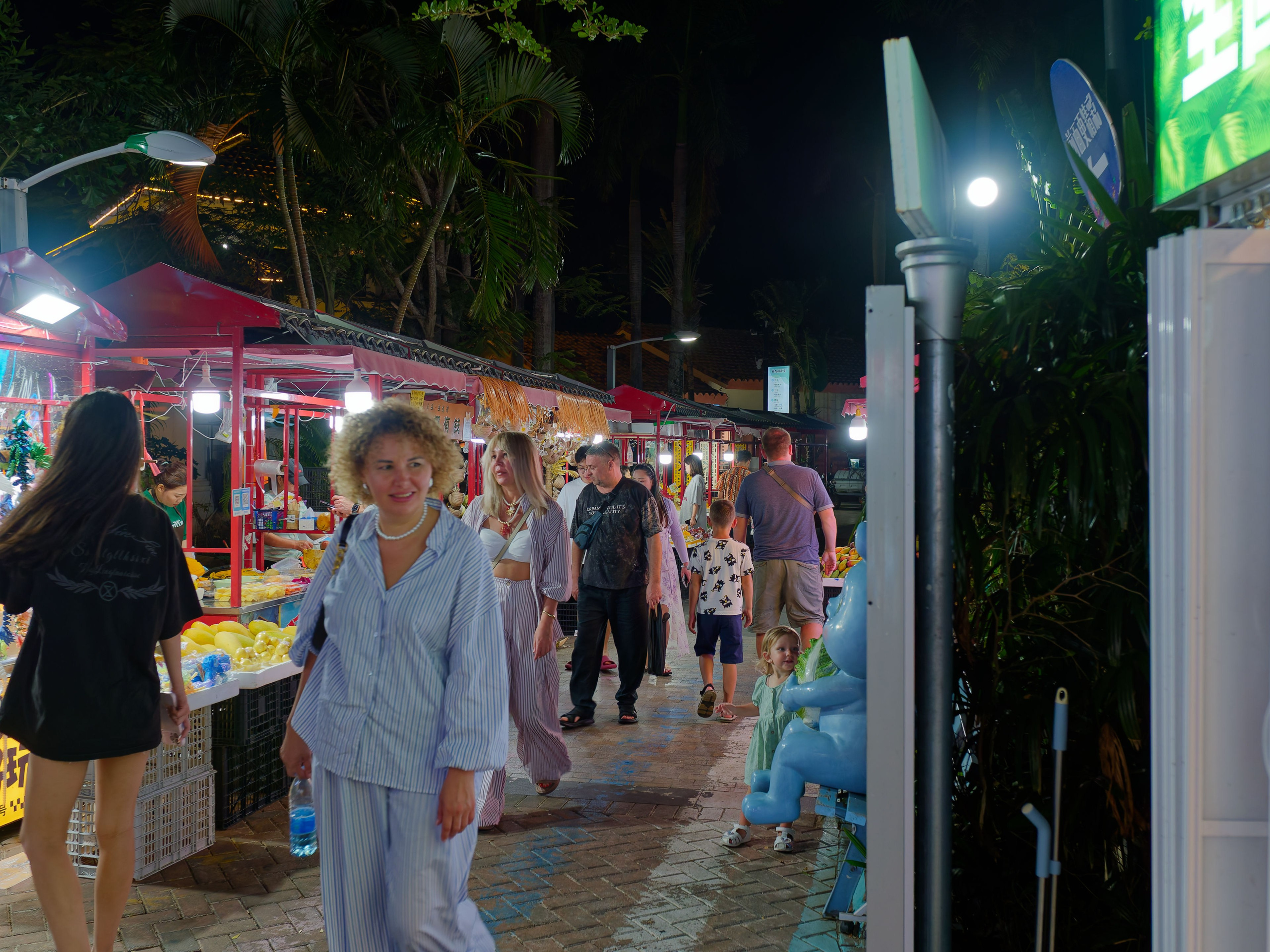 Хайнань 2026, «Food Street» ночная улица еды в Ялунване. Фотопрогулки по Миру