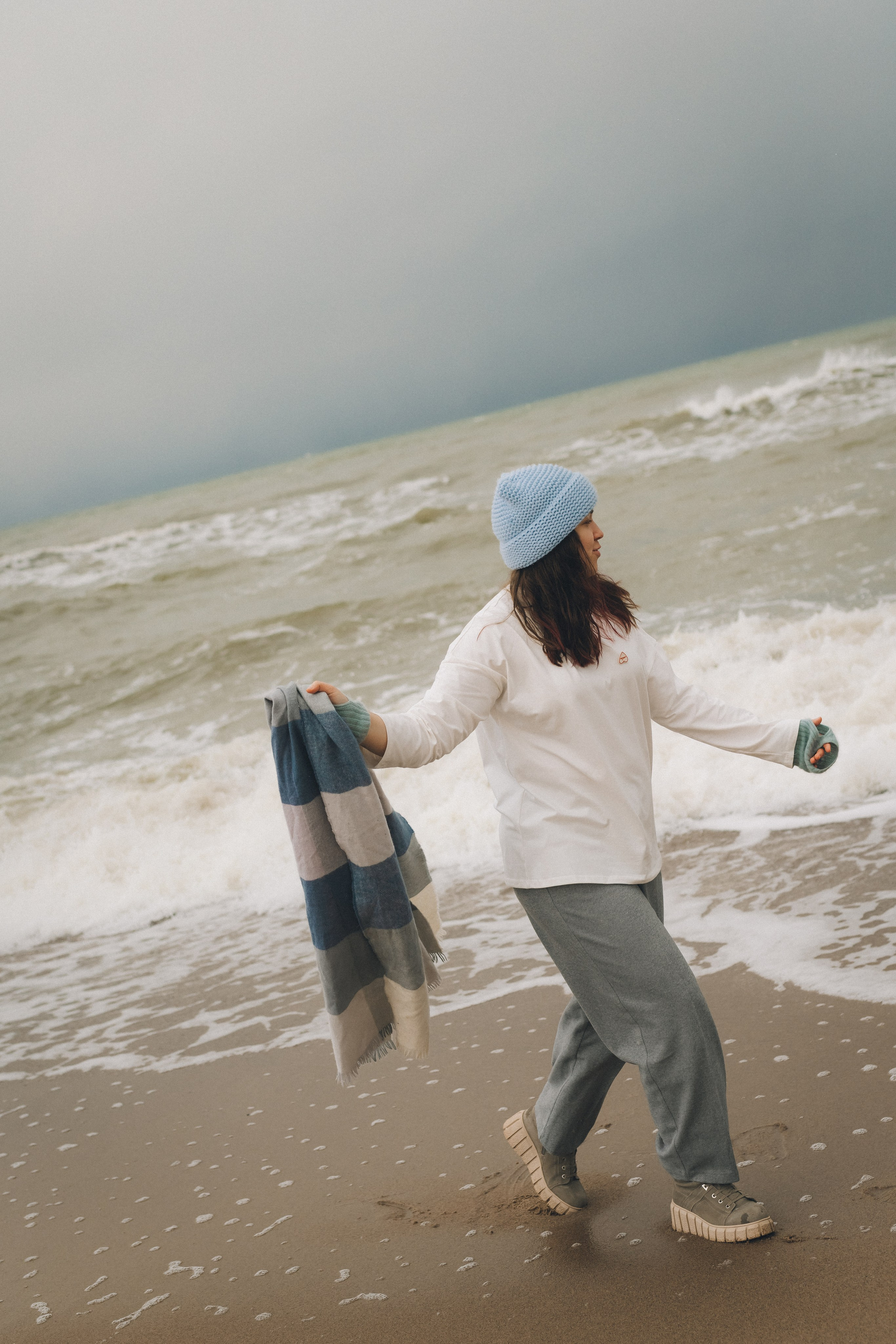 Маша и зима на Балтике. Фотограф Зеленоградск Красильникова Елена