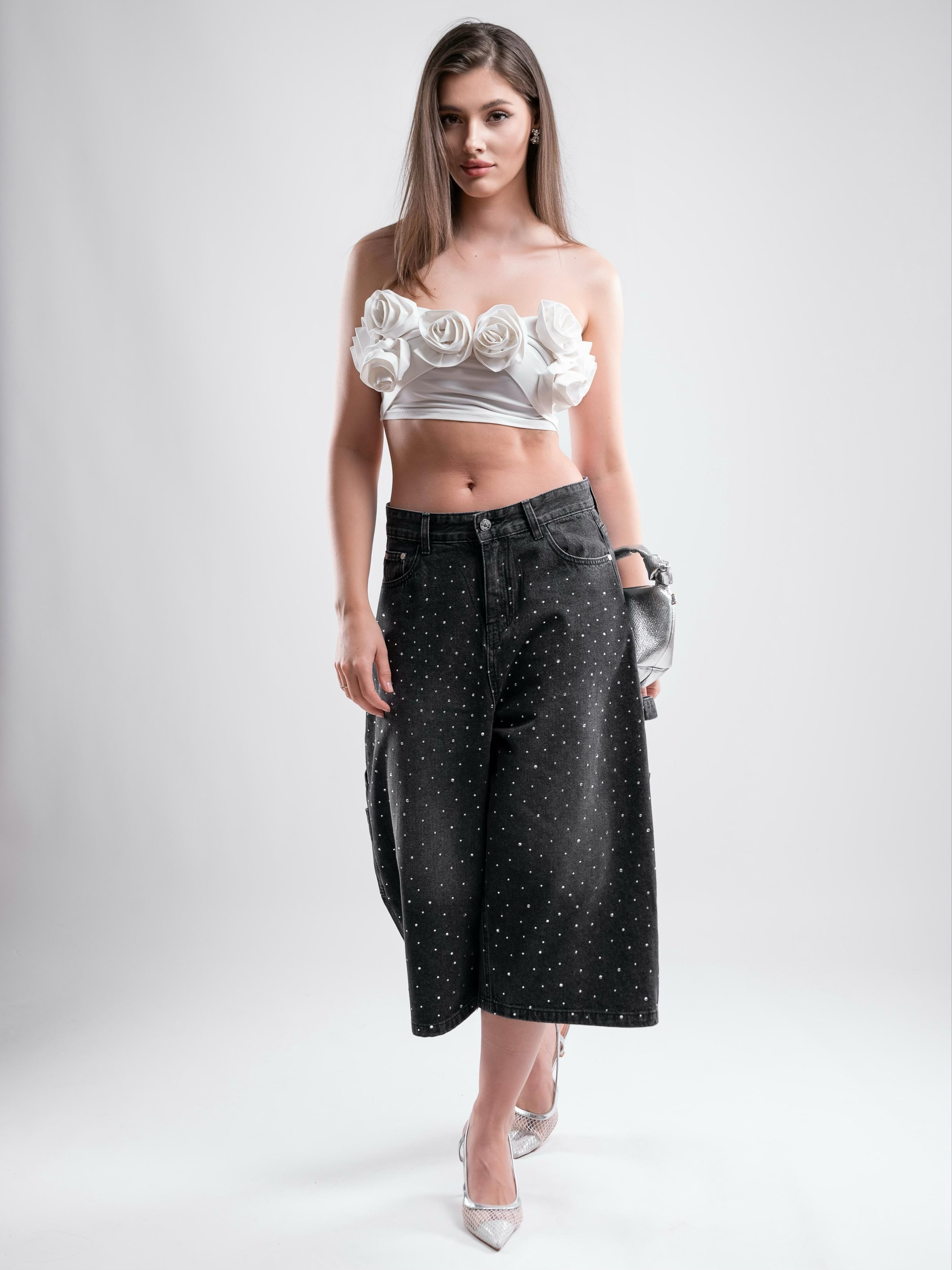 Джинсовые бриджи. Предметный фотограф, фото для маркетплейсов Пятигорск, КМВ