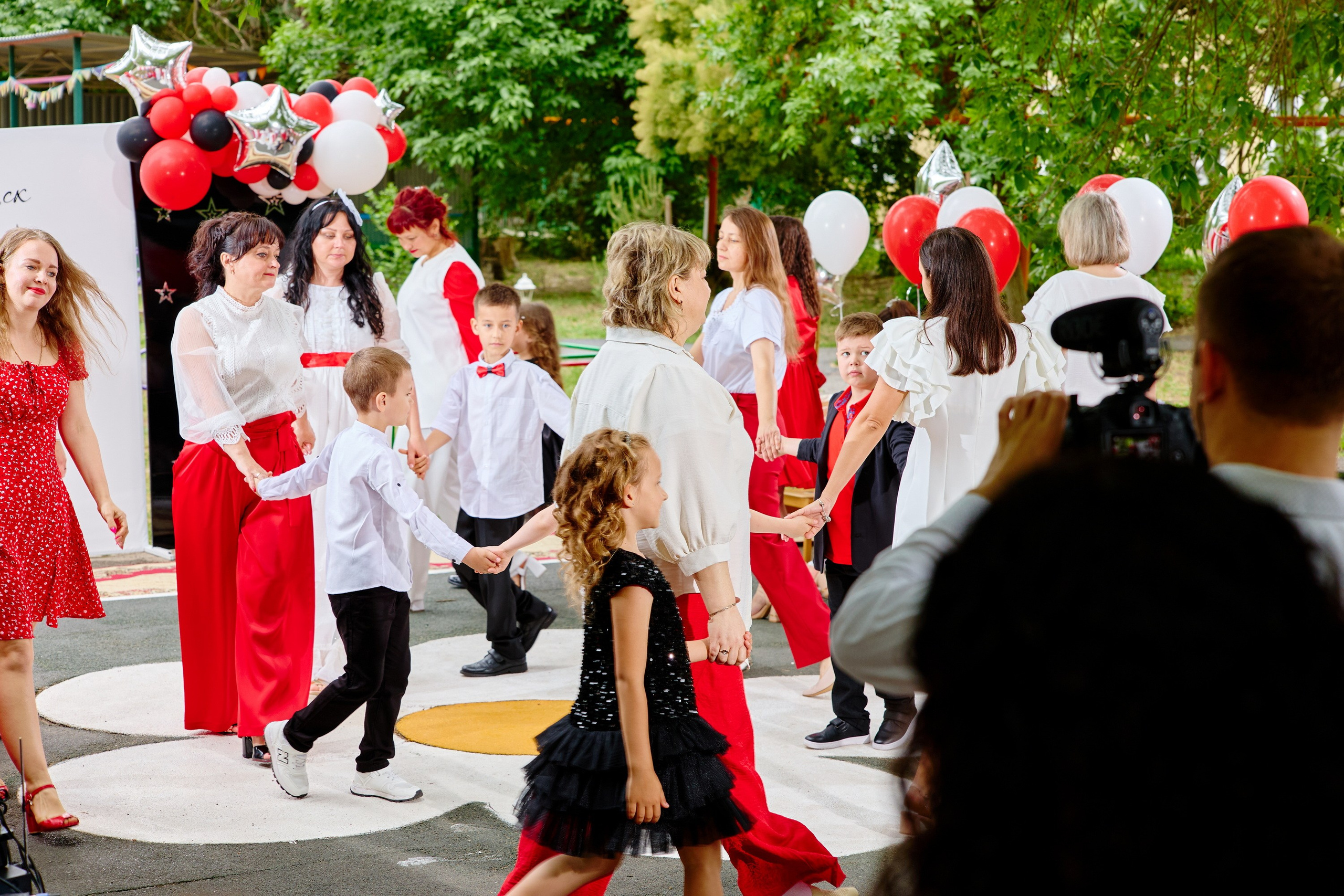 Выпускной 45 сад. Фотограф Выпускные альбомы Таганрог Сергей Коробченко