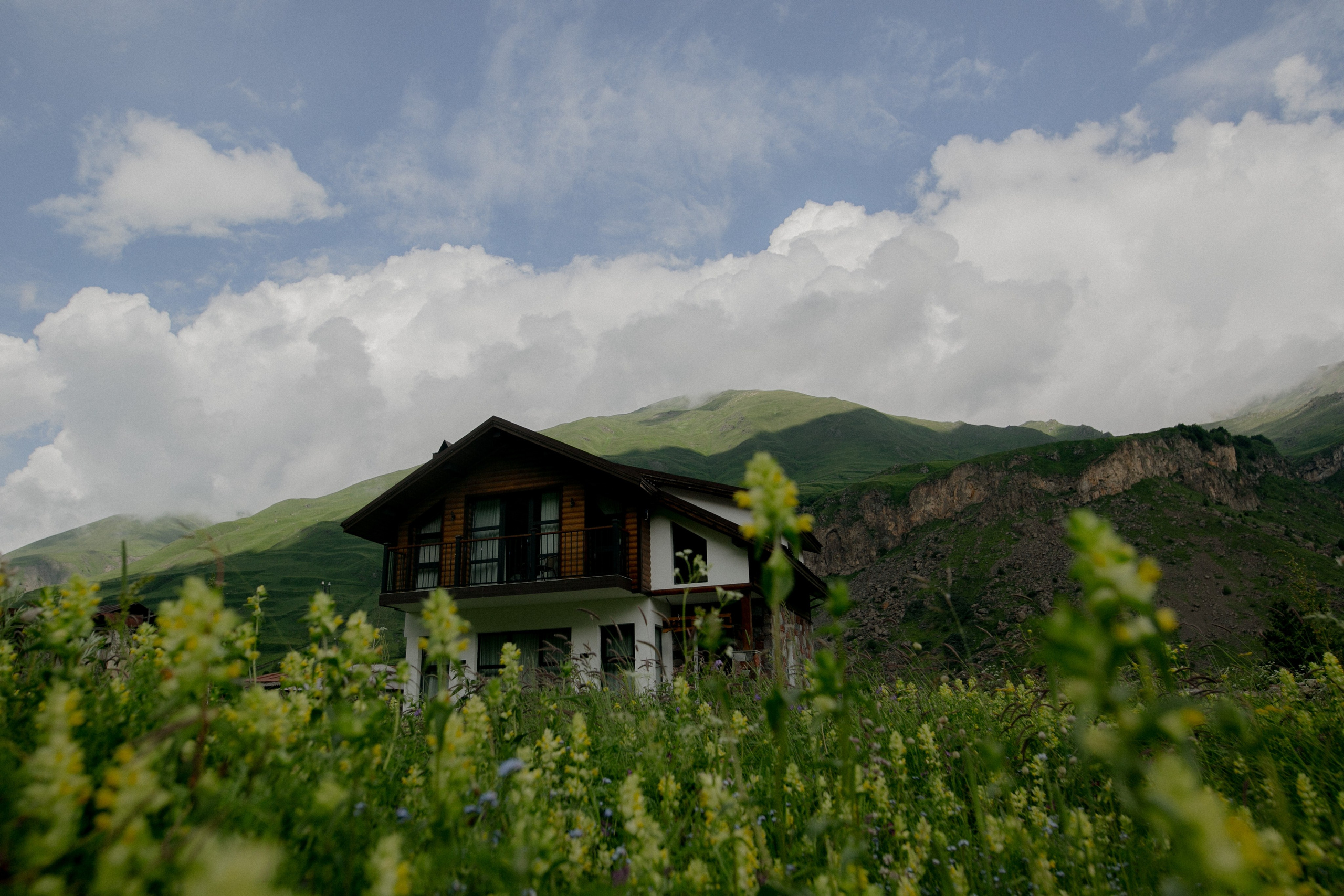 Nikita & Nastya. Wedding at Kazbeg. Свадебный фотограф Грузия Alex and Polly