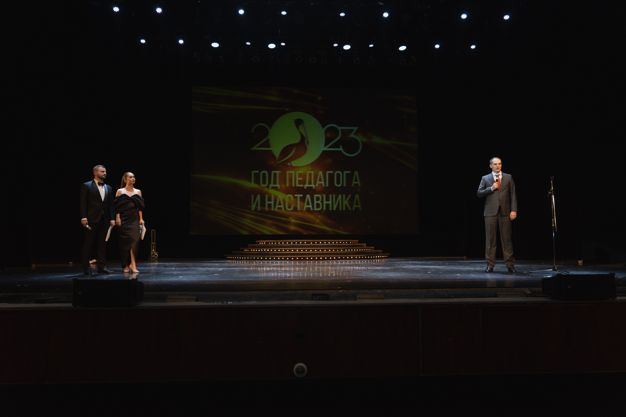 Музыкальный театр. Занимаюсь профессиональной фотографией и живу рядом с Байкалом. Работаю в разных жанрах