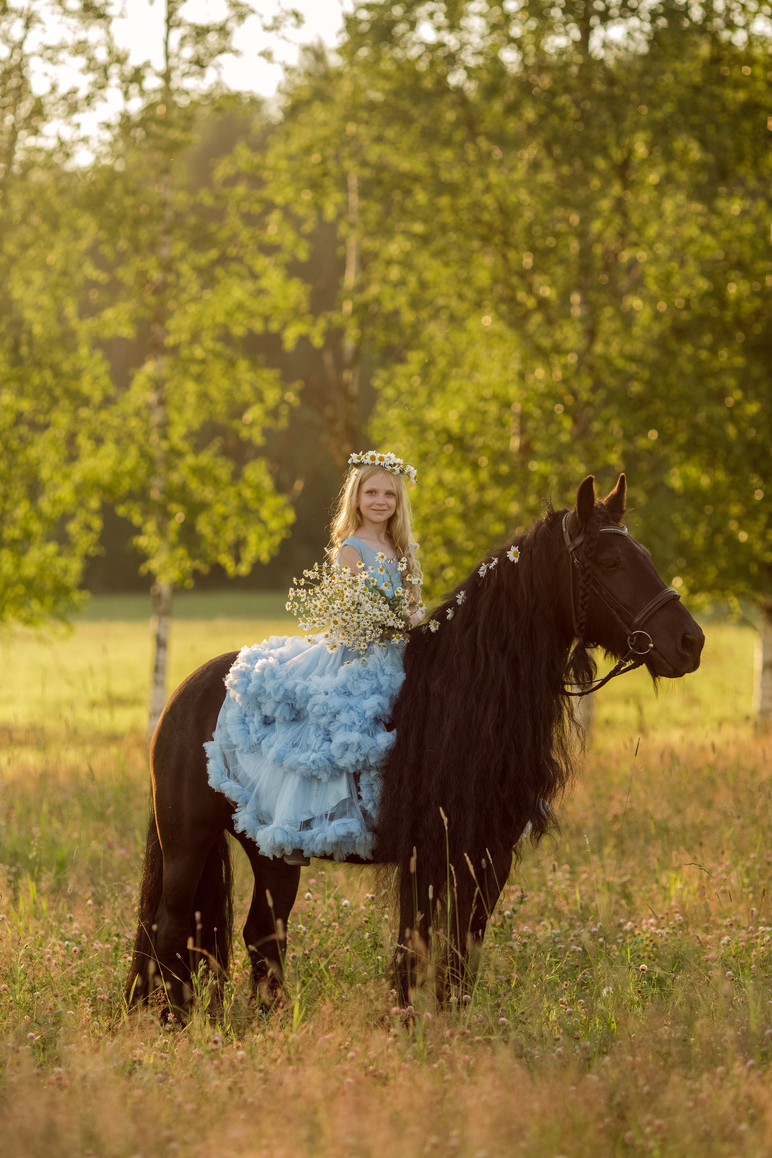 Детская фотосессия с пони и цветами