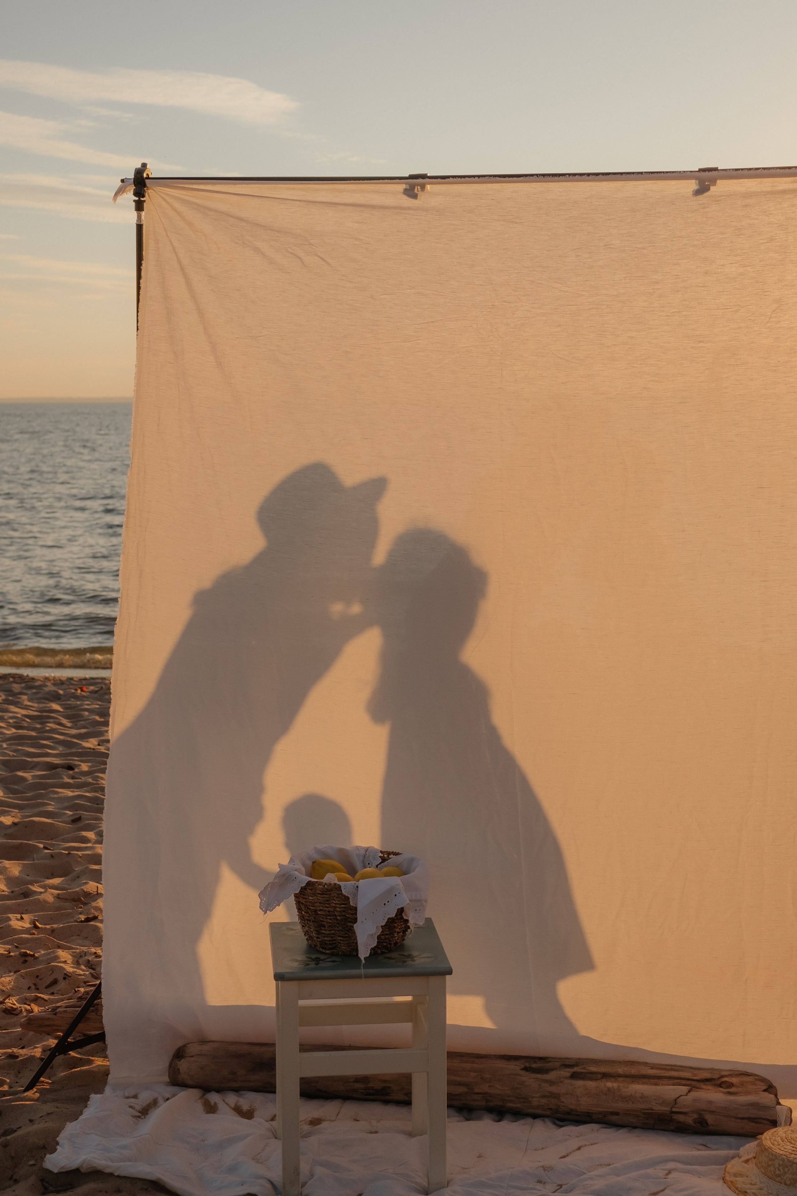 Катя с дочками на берегу. Фотограф в Новосибирске Диана Ильиных