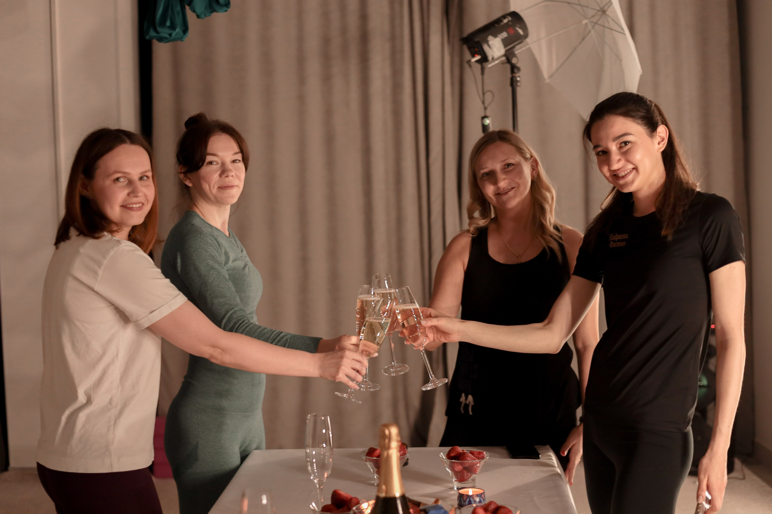 Арт-терапия + аэройога. Фотограф Надршина Лилия