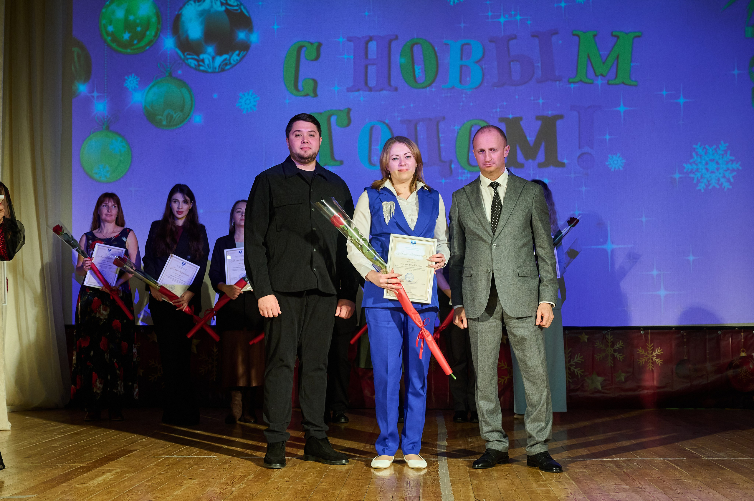 Концерт НГ В ДК. Жизнь курорта Кабардинка в фотографиях