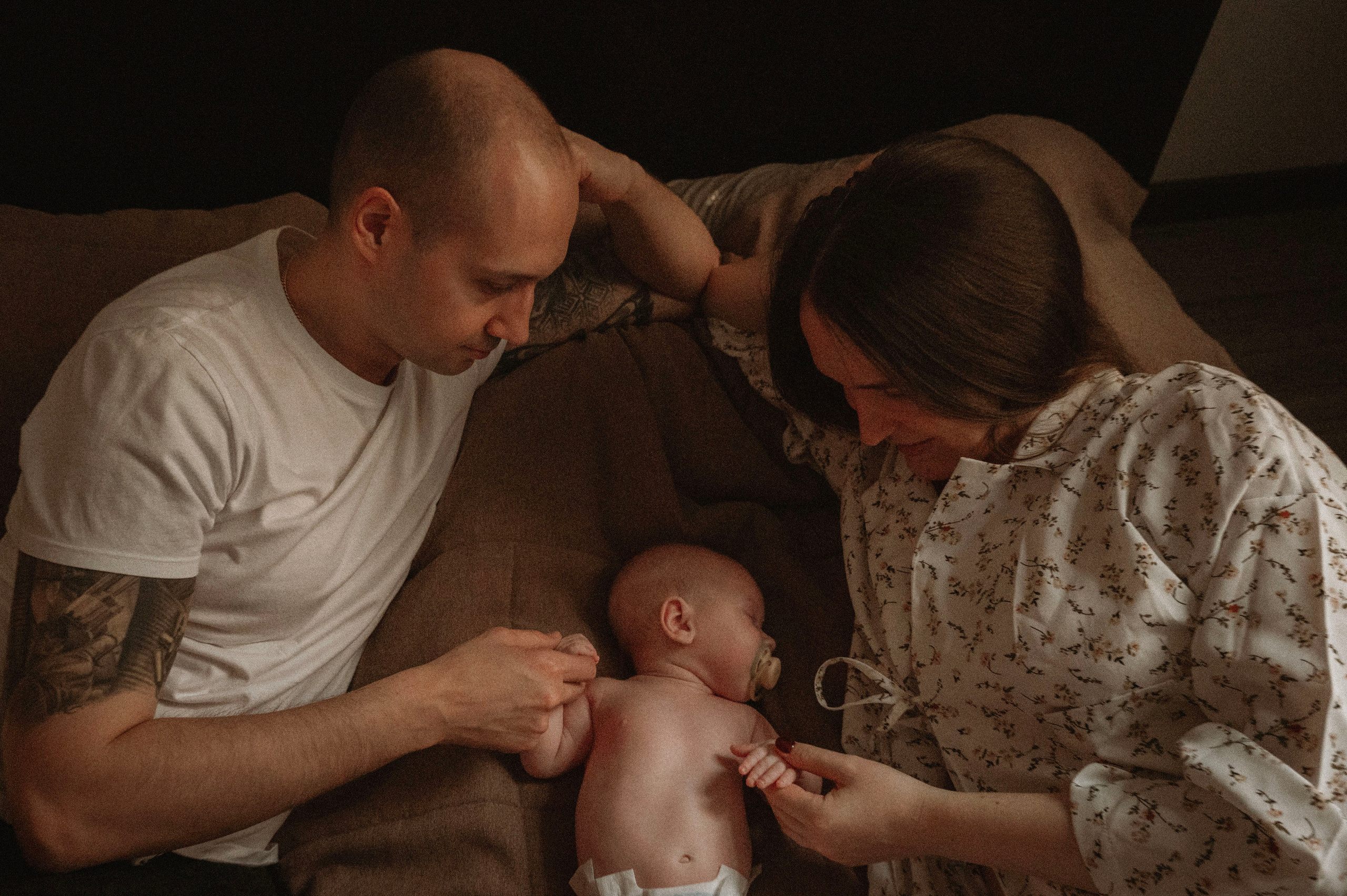 Семейная домашняя фотосессия. Профессиональный фотограф беременности в СПБ. Стильные фотосессии беременности в стиле минимализм и классическая фотография