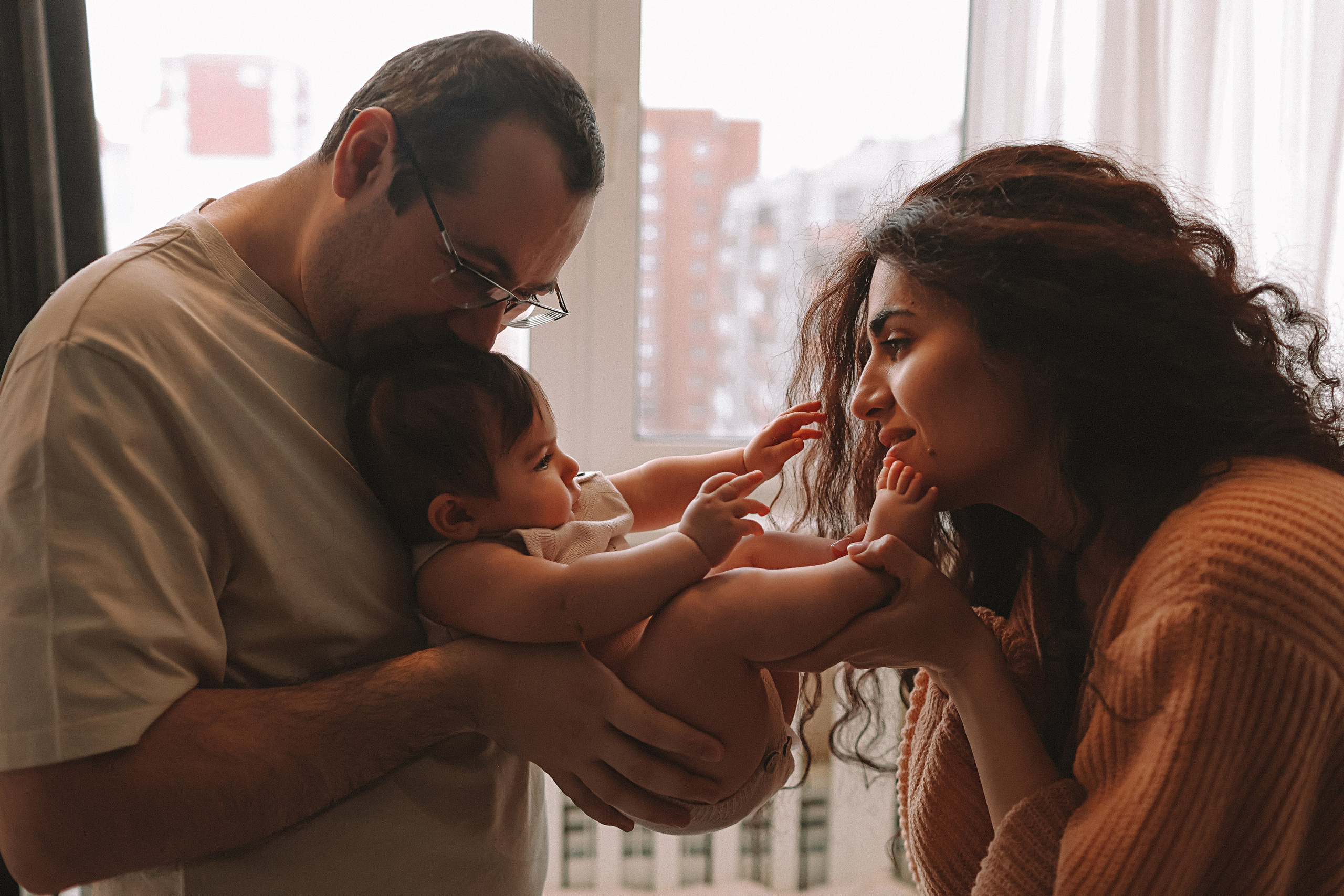 С малышкой. Семейный фотограф Тюмень, фотограф на роды Салмина Мария