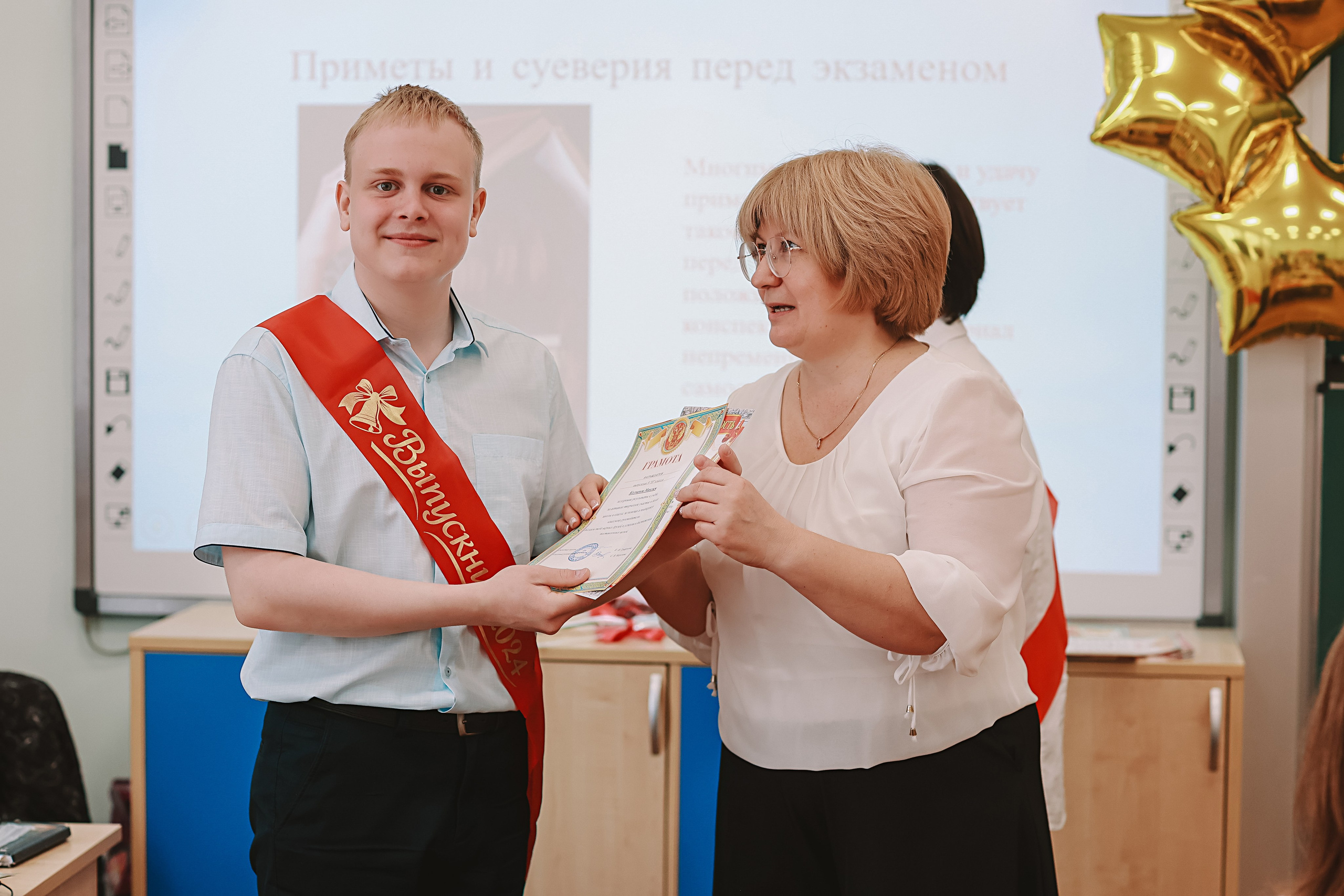Последний звонок. Семейный фотограф Тюмень, фотограф на роды Салмина Мария