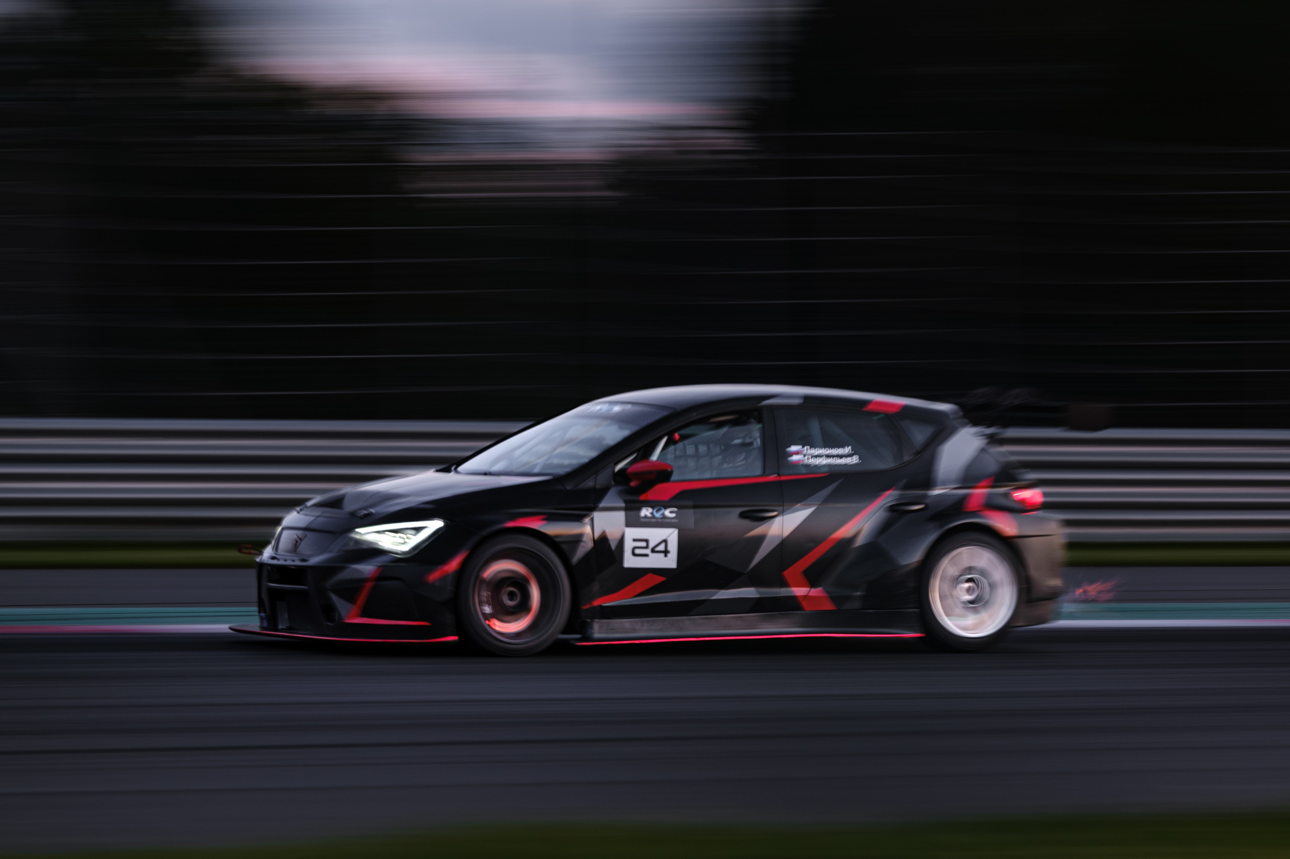Российская серия гонок на выносливость. Авто и мотоспорт — фотограф Антон Медведев iCoguar