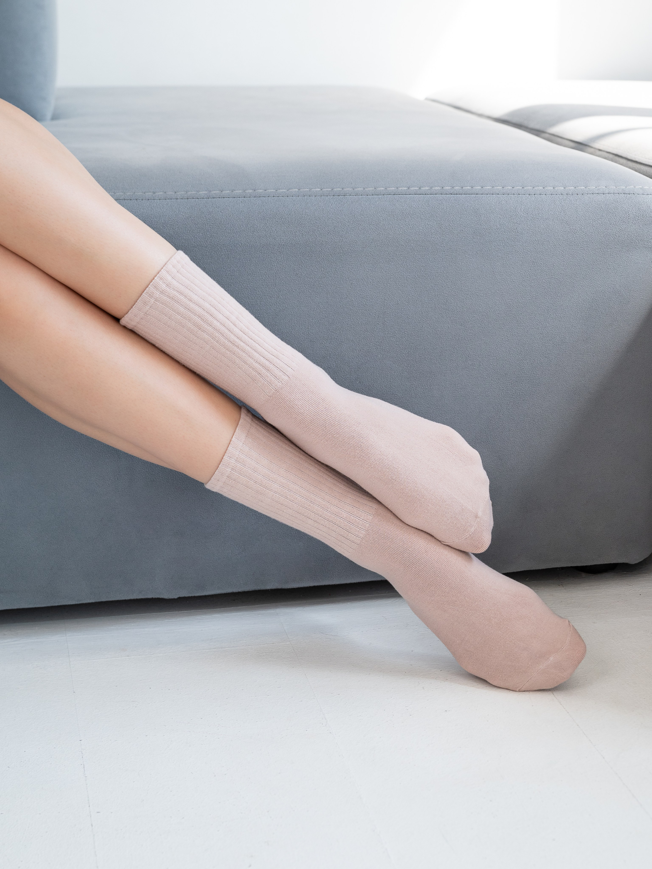 Носки съемка в студии (модель+предметка). Предметный фотограф, фото для маркетплейсов Пятигорск, КМВ