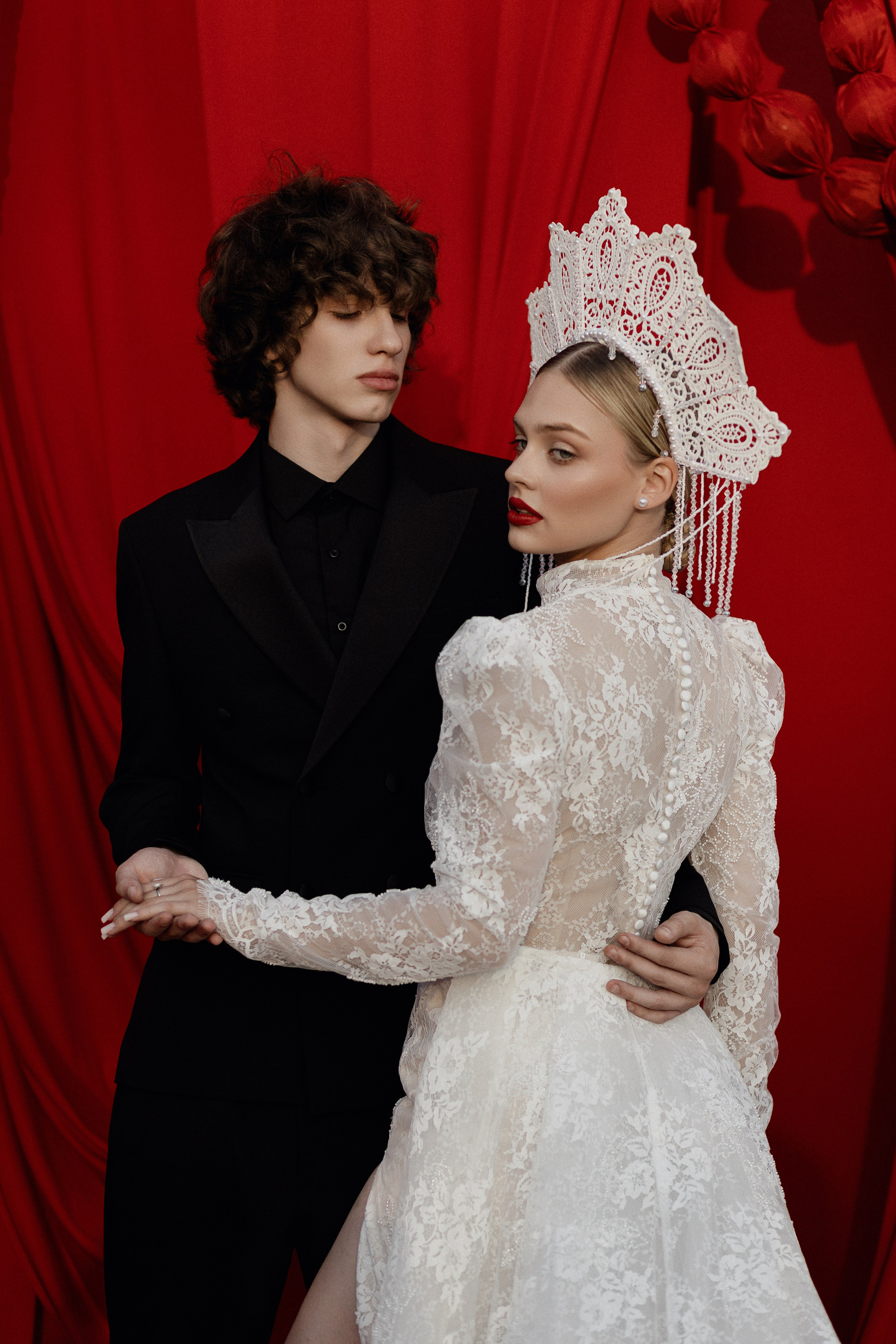 Свадебный фотограф для вашей идеальной свадьбы. Искренние эмоции, стильные кадры. Съемка в городе, на природе, в зале. Профессиональная обработка, естественная эстетика. Нежные и атмосферные фотографии для вас.