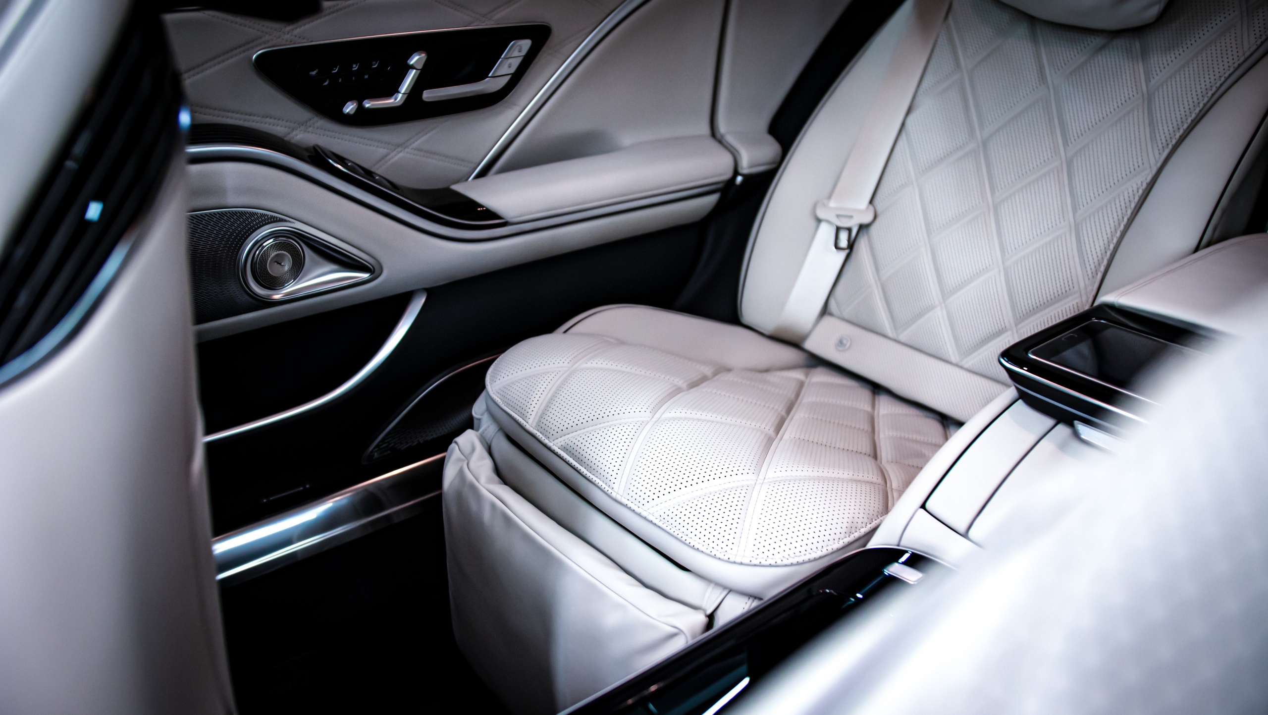 Mercedes-Benz Maybach. Архитектурная визуализация