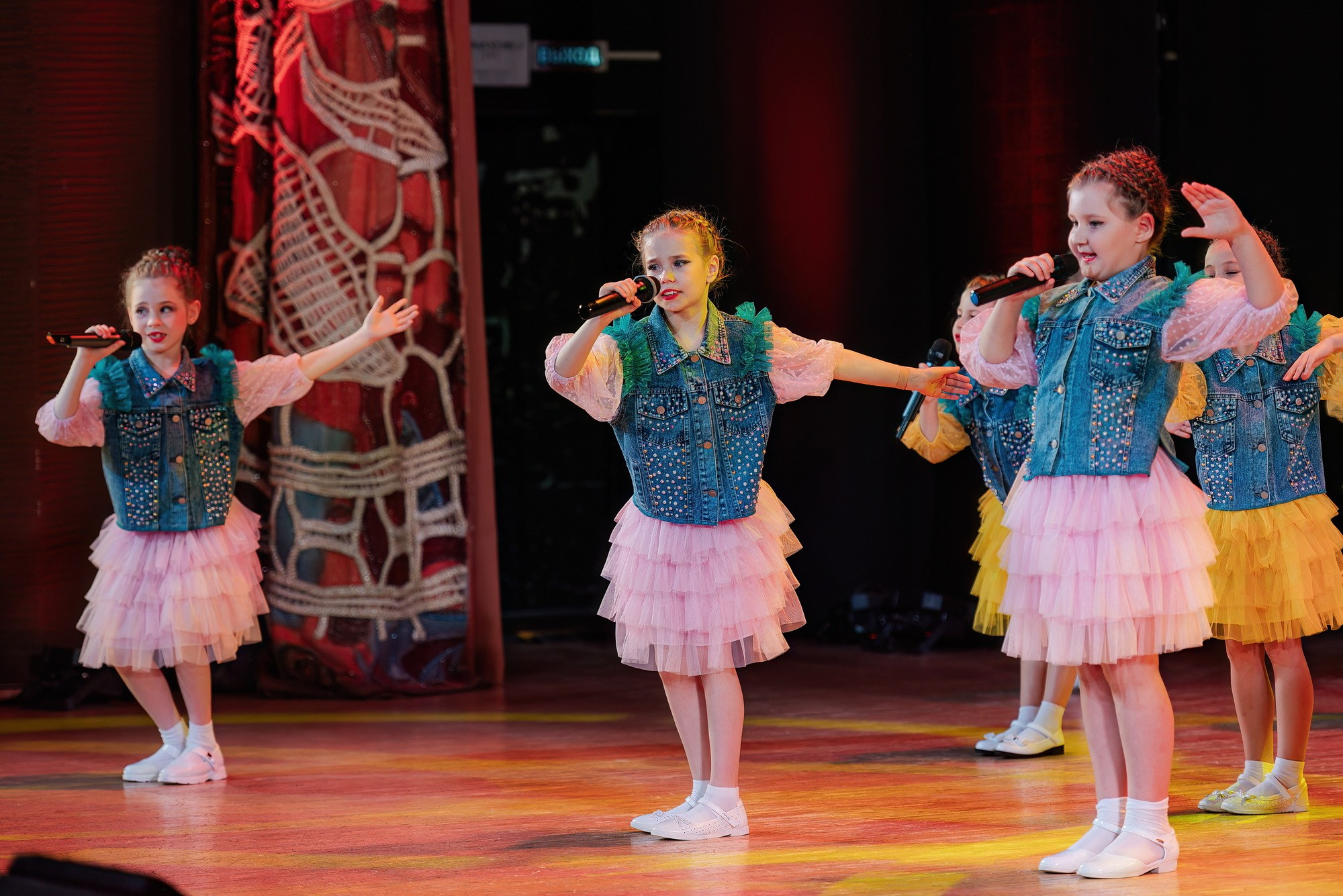 Отчетный концерт Образцового коллектива Алтая театра эстрадной песни «Созвездие». Свадебный и репортажный фотограф Никита Сницарев в Барнауле