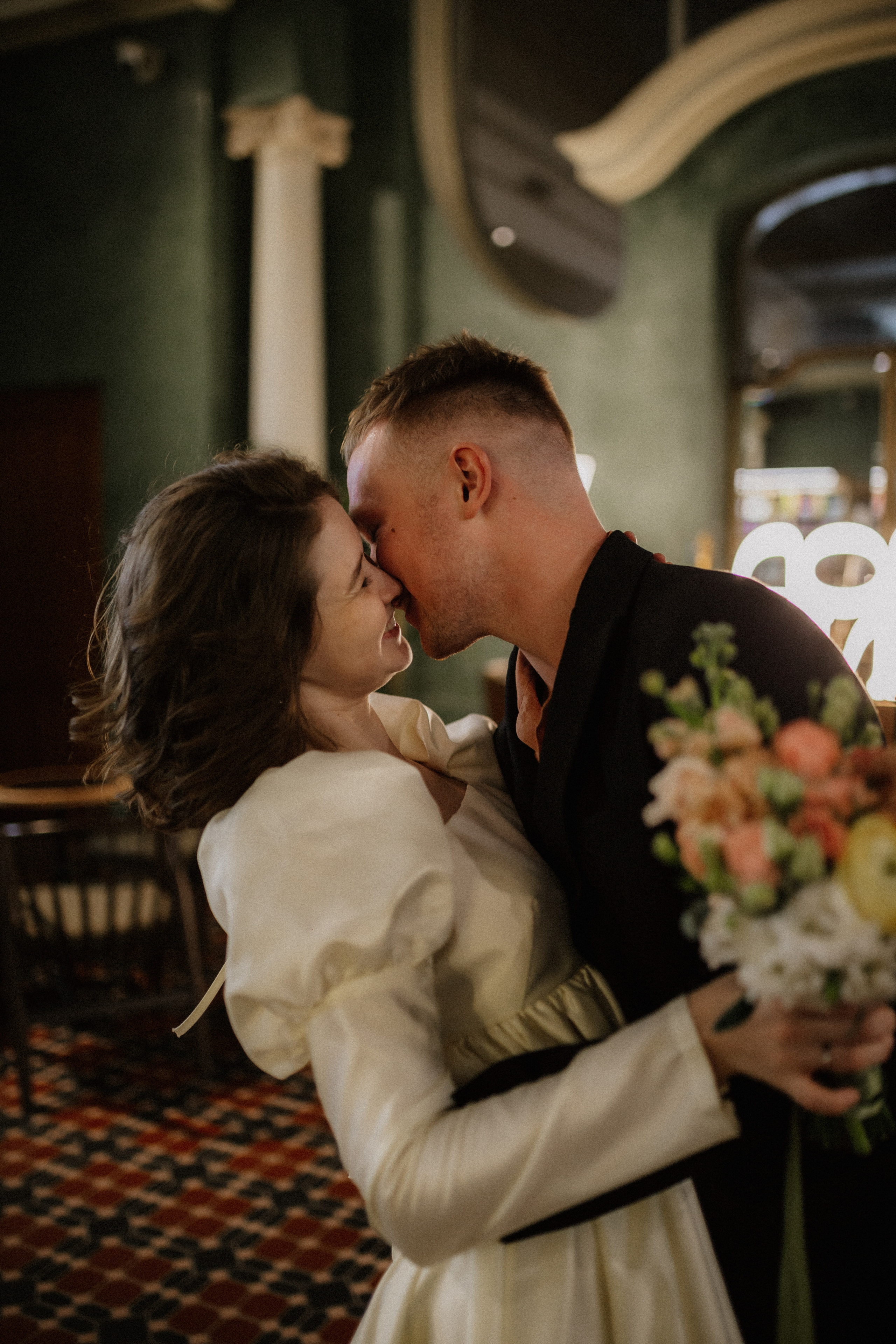 Даниил и Анна | Загс, Дом Книги и погулять. Свадебный фотограф в Санкт-Петербурге Анастасия Селиванова