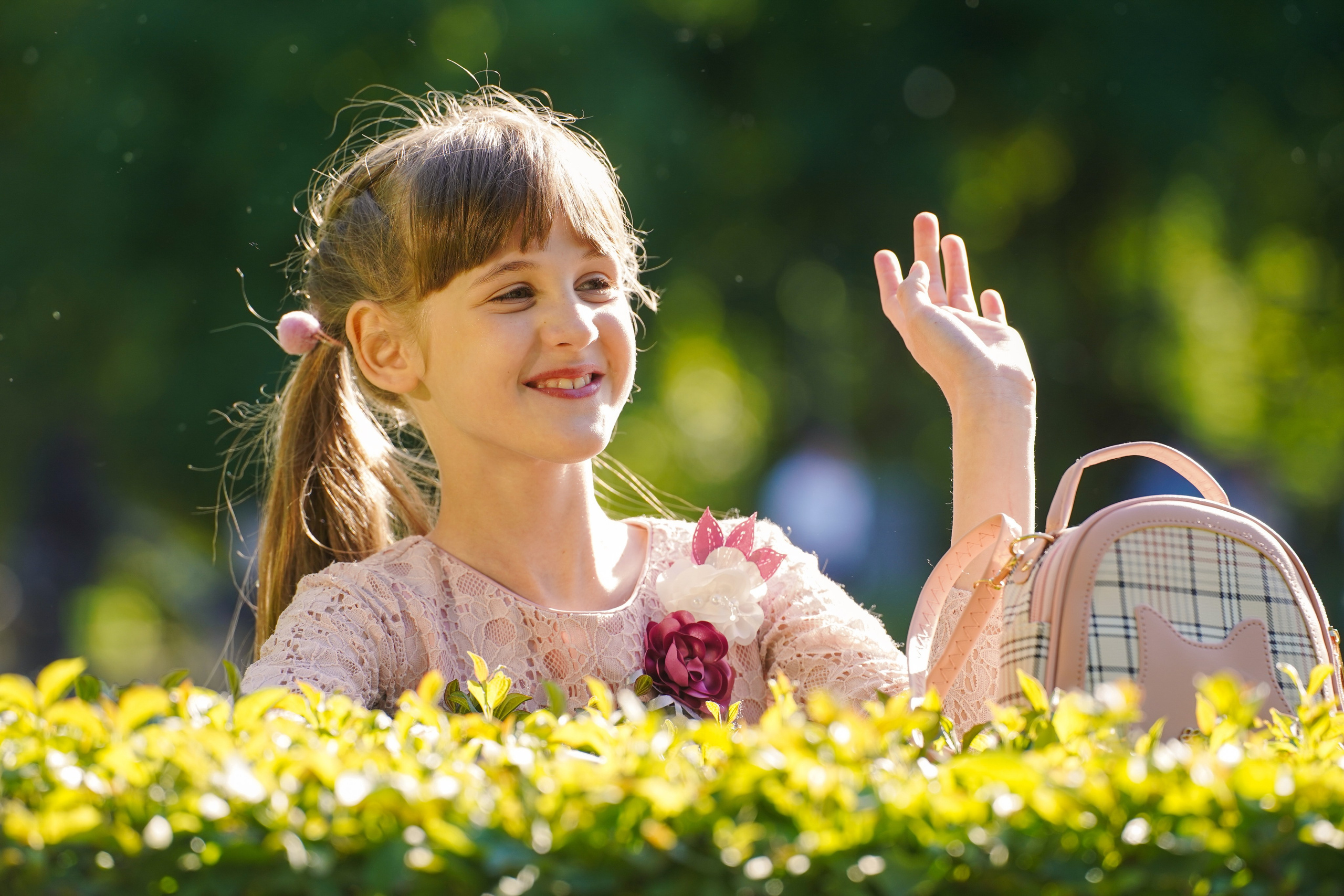 Семья в парке Островского. MEMENTO.Выпускные альбомы, школьные, юбилейные и другие книги. Ростов-на-Дону