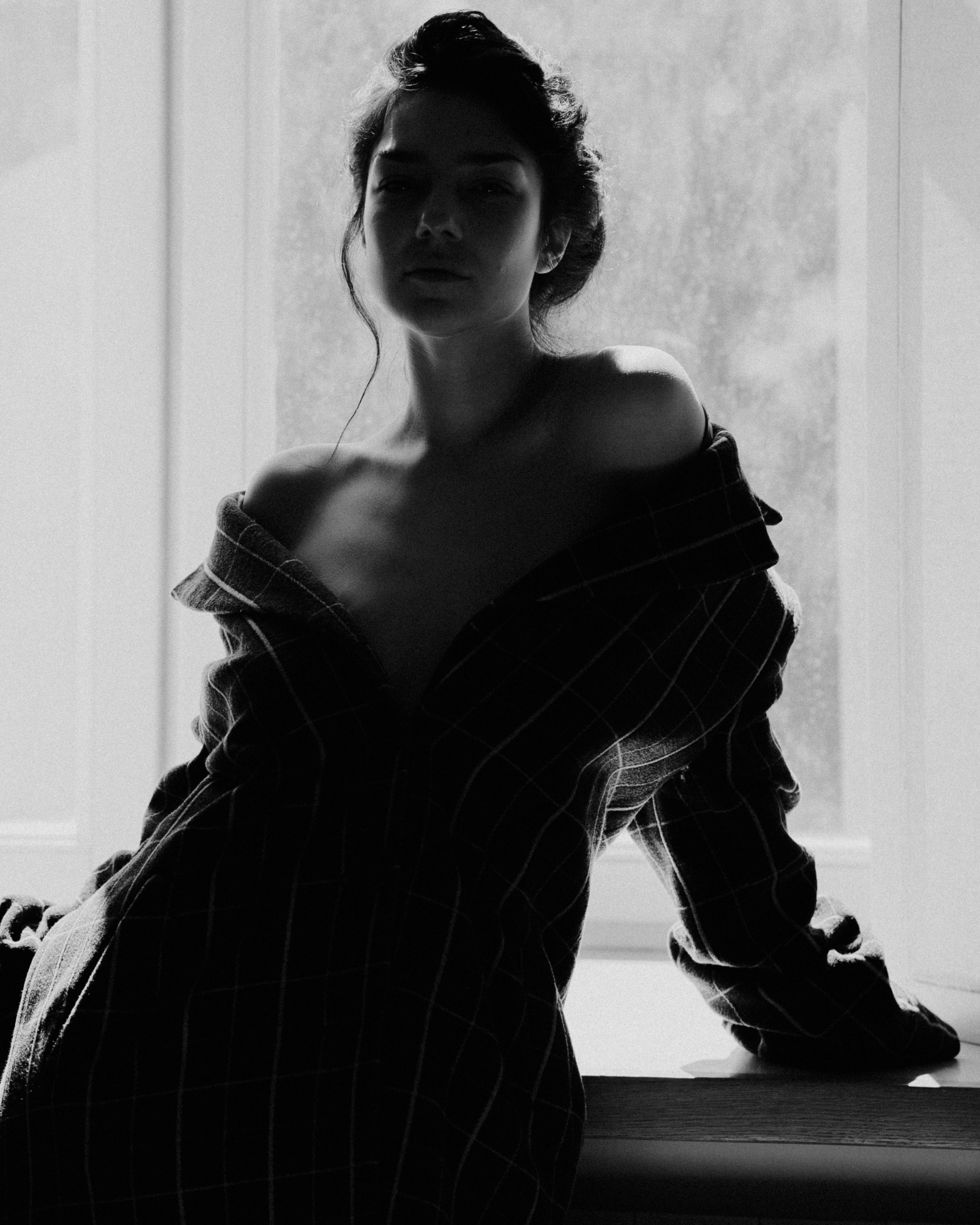 I am Diana, a portrait photographer. I take pictures around the world