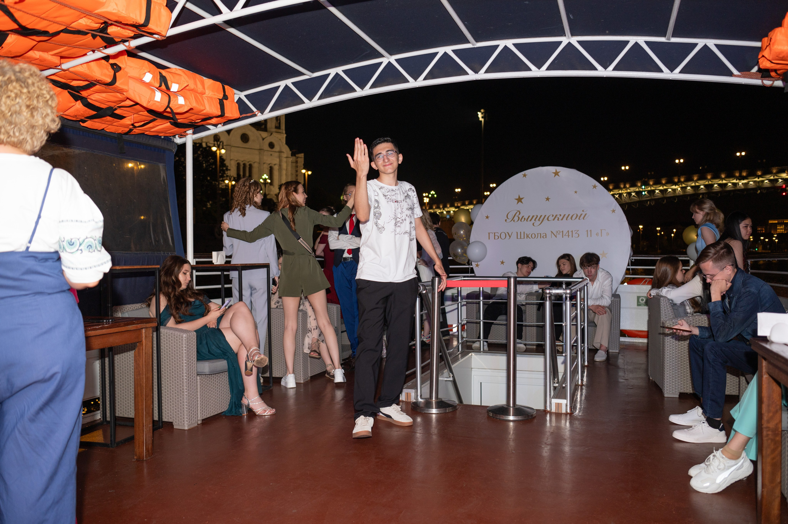 Выпускной вечер 11 класс на теплоходе. Детский и семейный фотограф г. Москва Оксана Катаджи