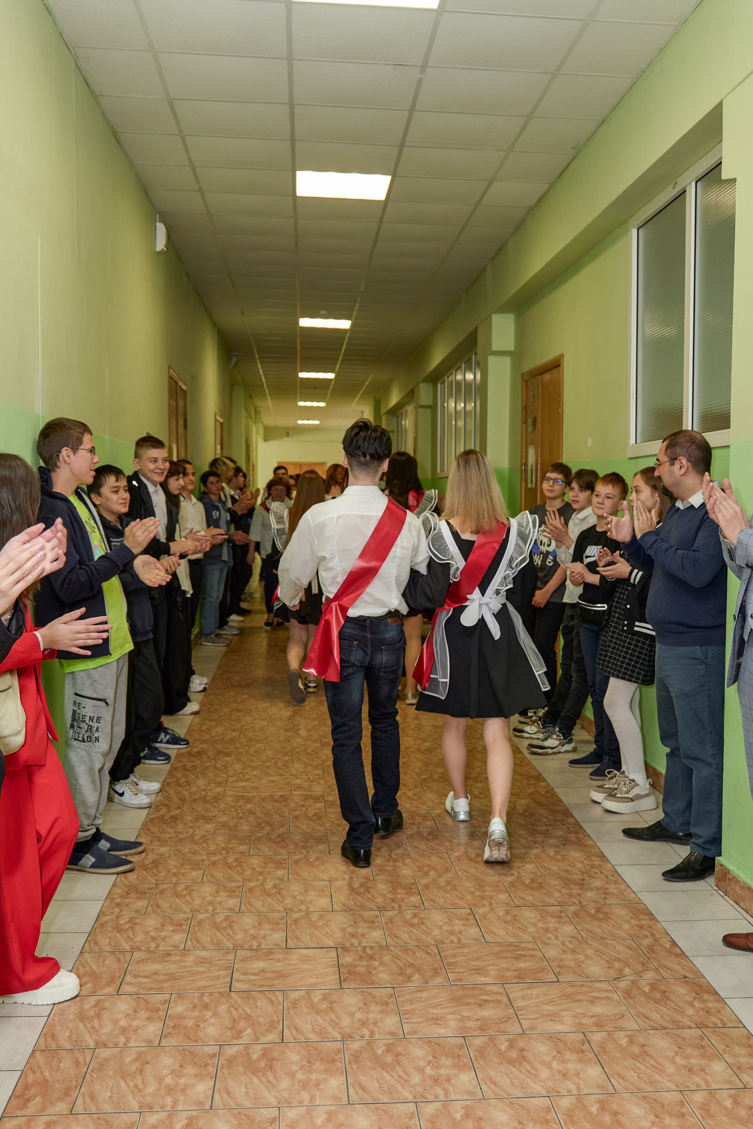 Последний звонок школа 1413. Детский и семейный фотограф г. Москва Оксана Катаджи