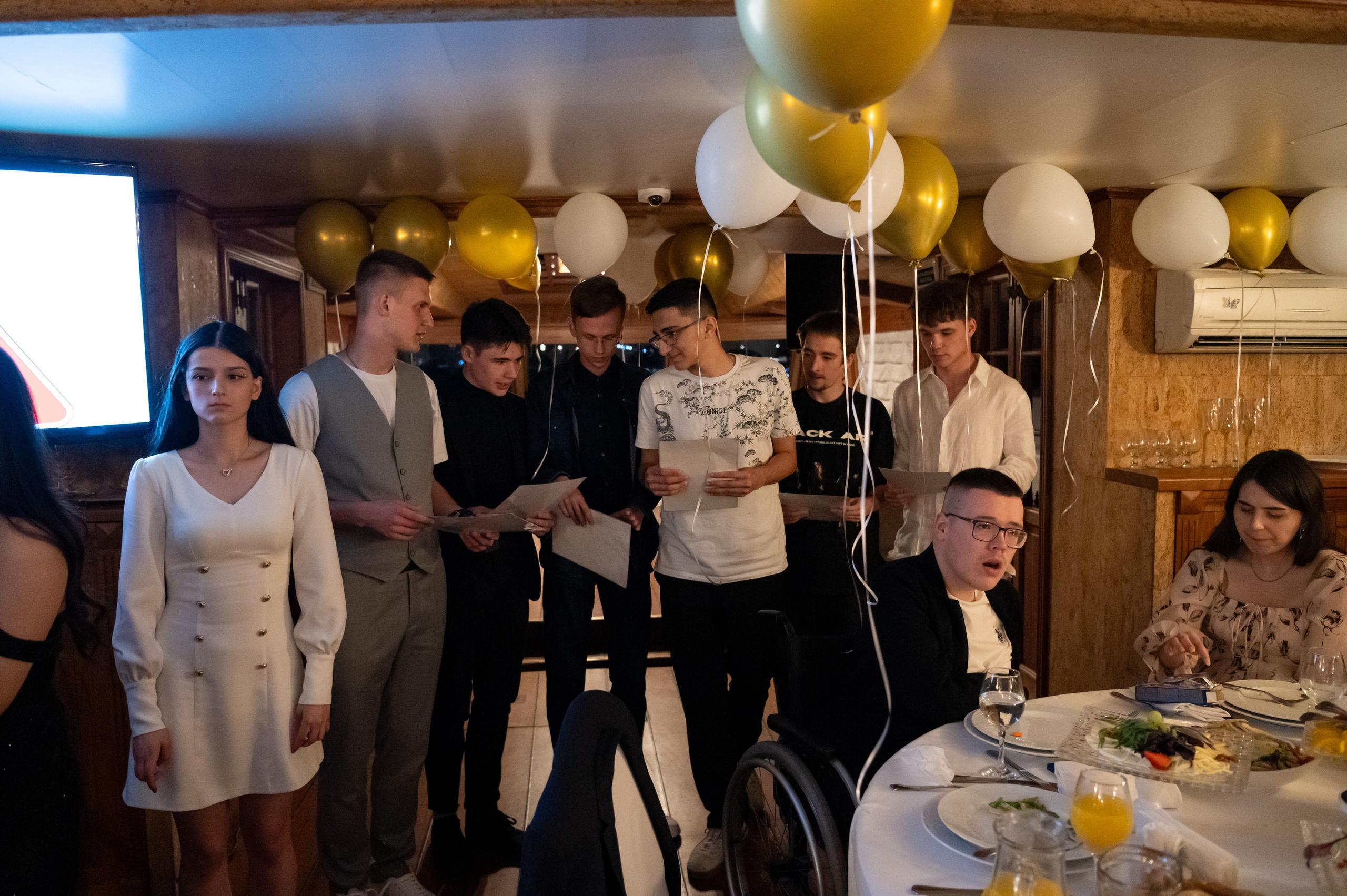 Выпускной вечер 11 класс на теплоходе. Детский и семейный фотограф г. Москва Оксана Катаджи