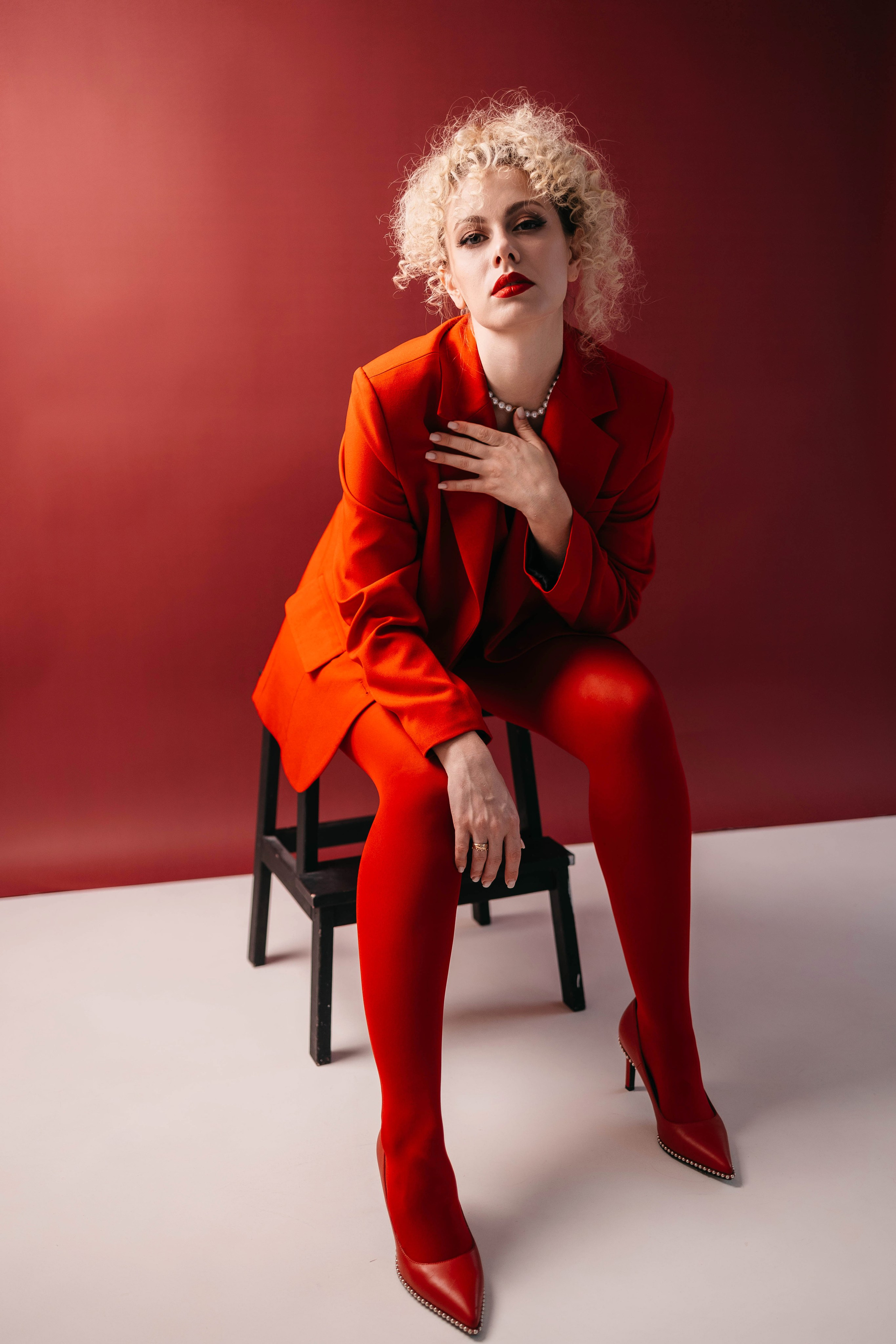 Ира в красном. Фотостудия Cute_photostudio в Твери. Фотограф в Твери Лагодная Яна