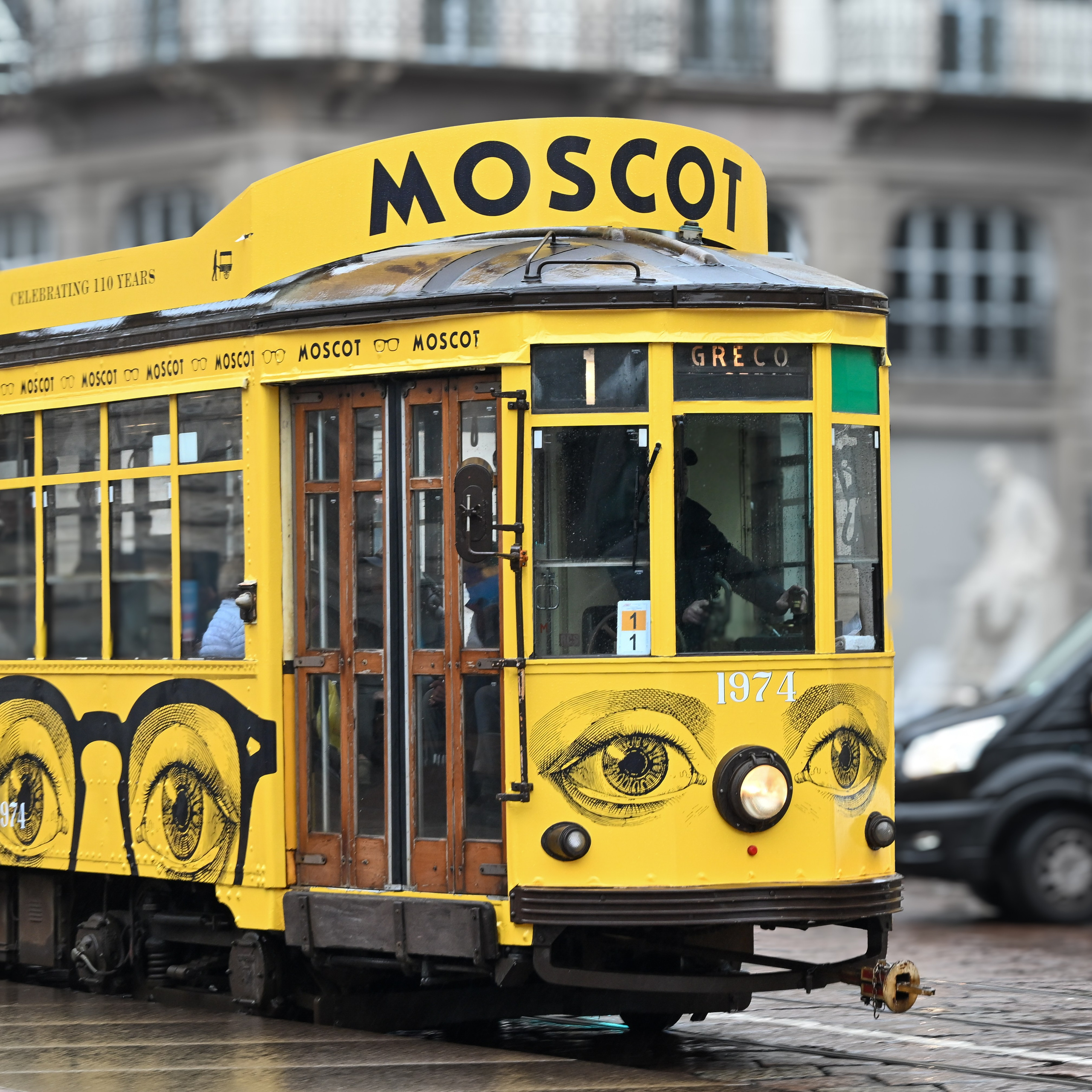 Milano: Navigli, City, Trams. Фотограф Минск